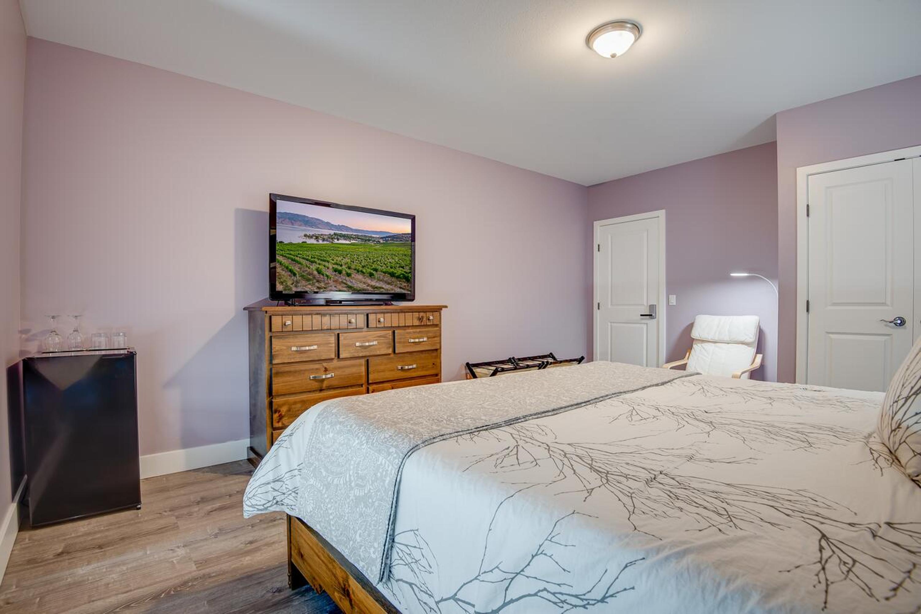 Deluxe King Room - Photo 3