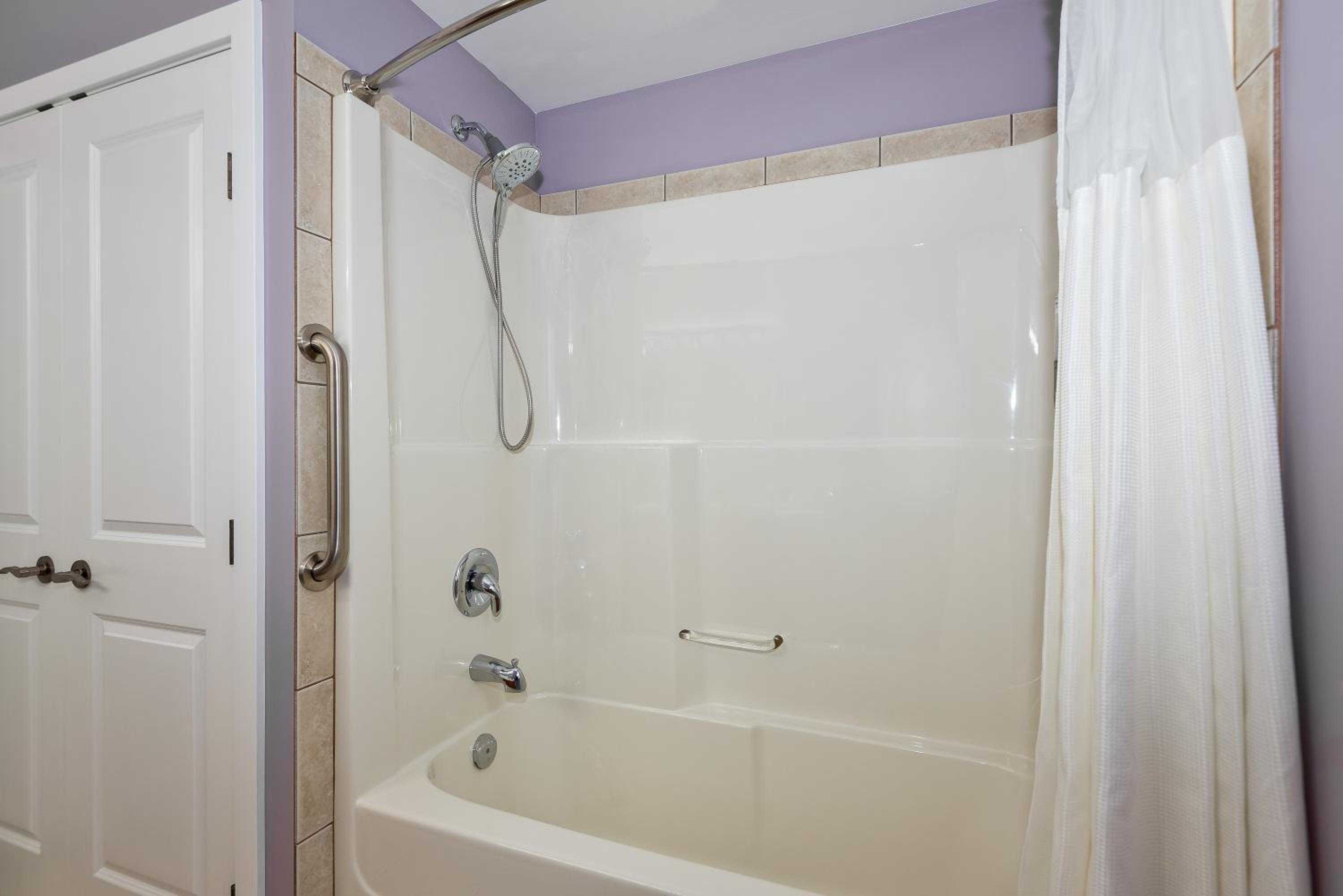 Deluxe King Room - Photo 5