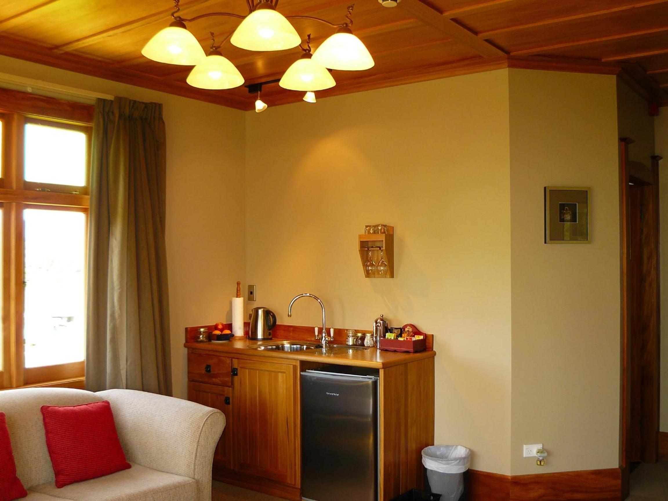 Deluxe King Suite photo 3