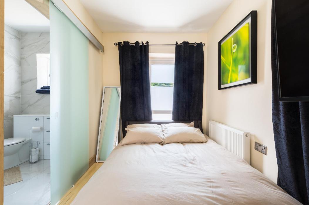 One-Bedroom Apartment - Photo 1