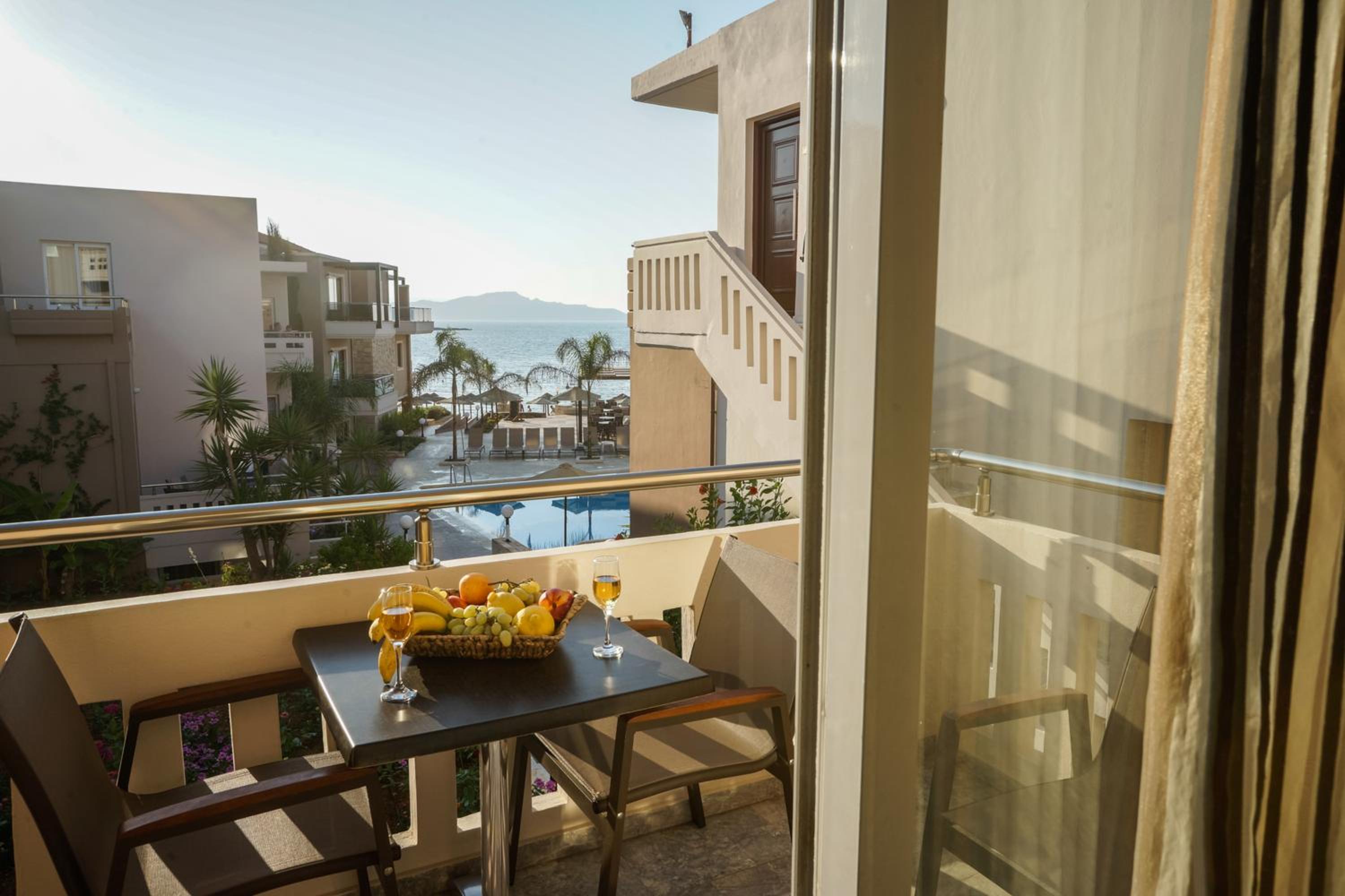 One-Bedroom Apartment with Sea View photo 2