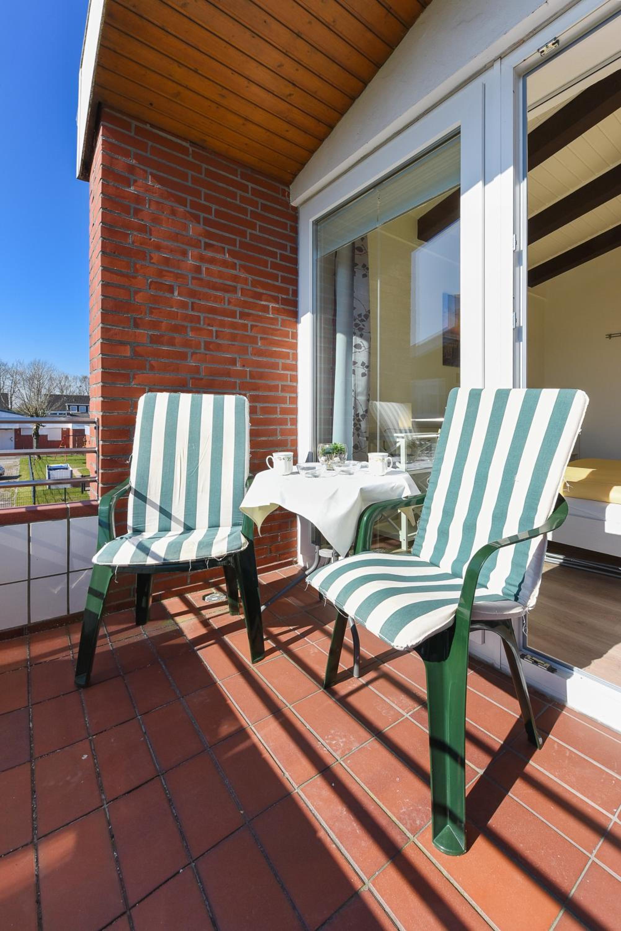 Apartment with Balcony photo 3