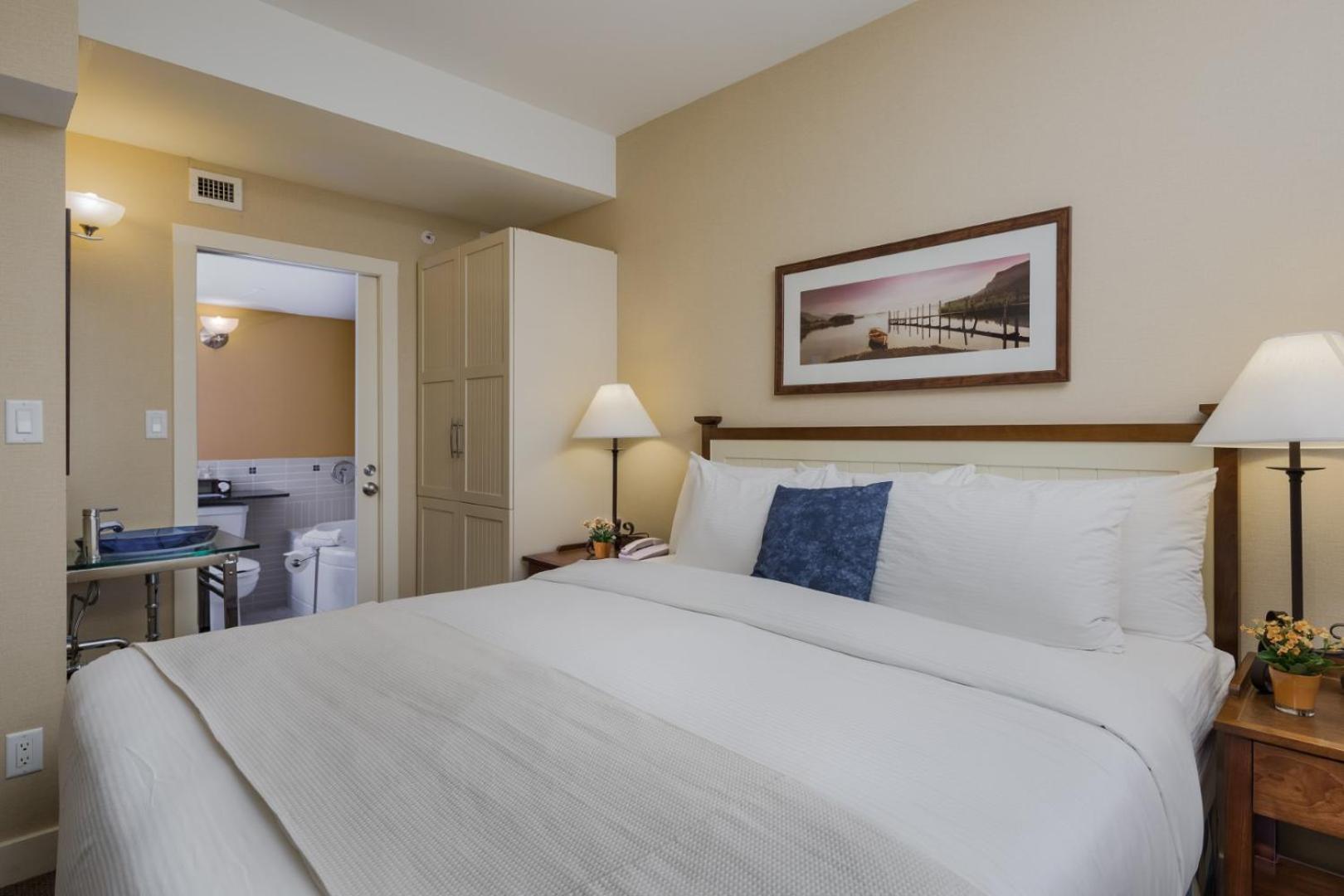 One Bedroom Suite with Bluff View photo 1