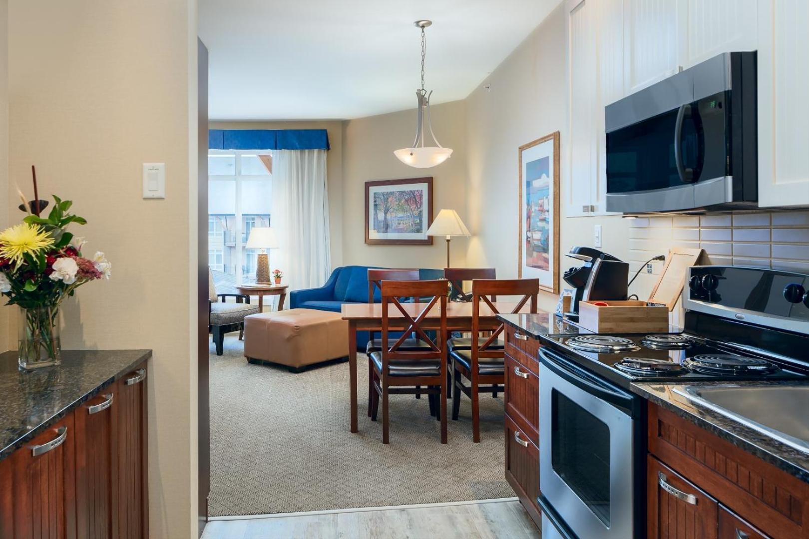 One Bedroom Suite with Bluff View photo 3