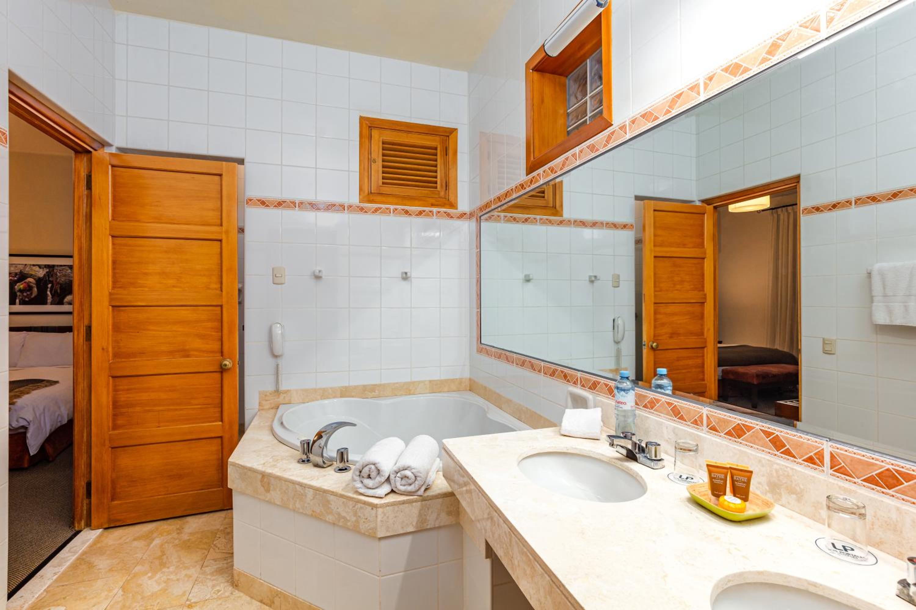Suite - Photo 2