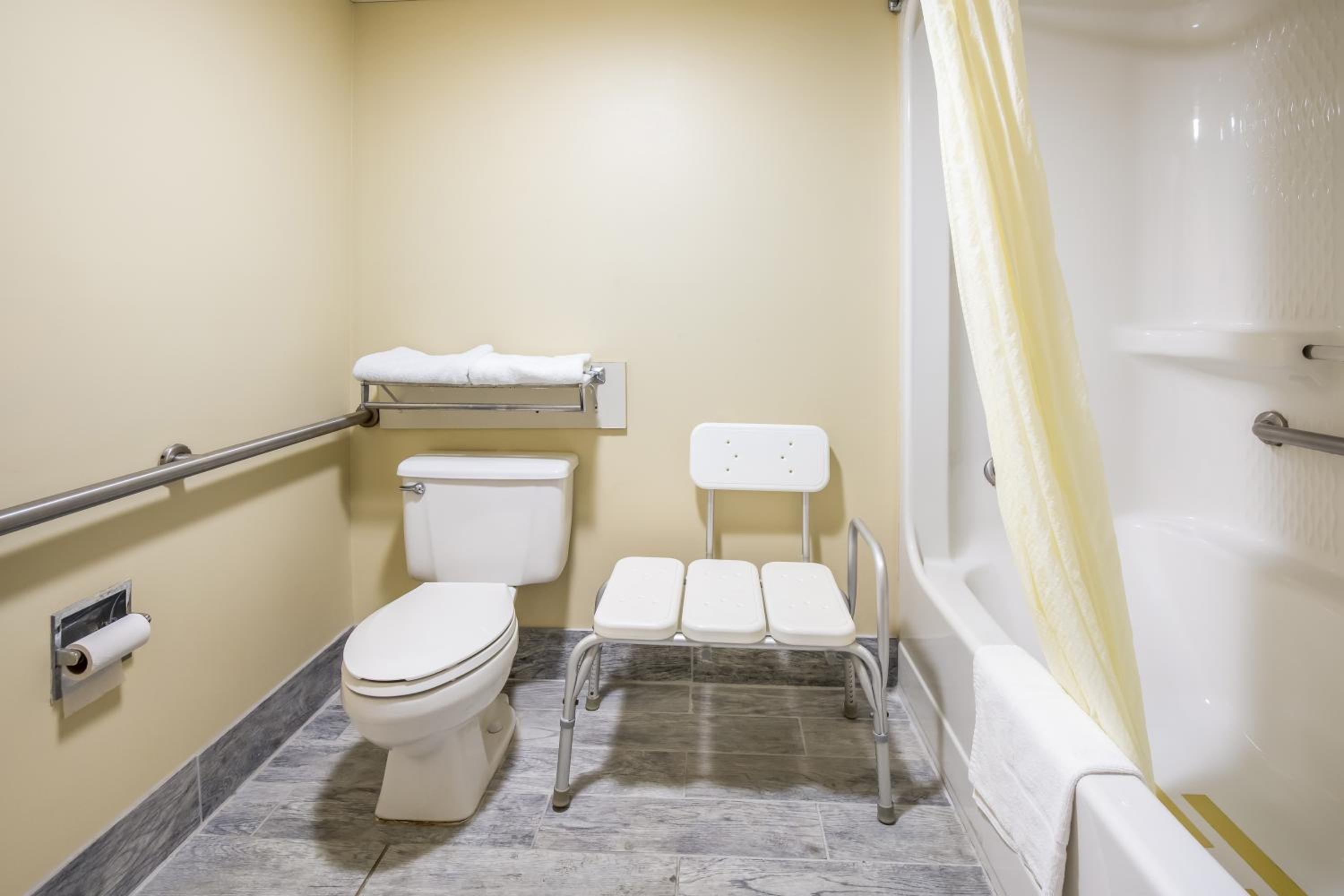 King Room - Accessible/Non-Smoking photo 2