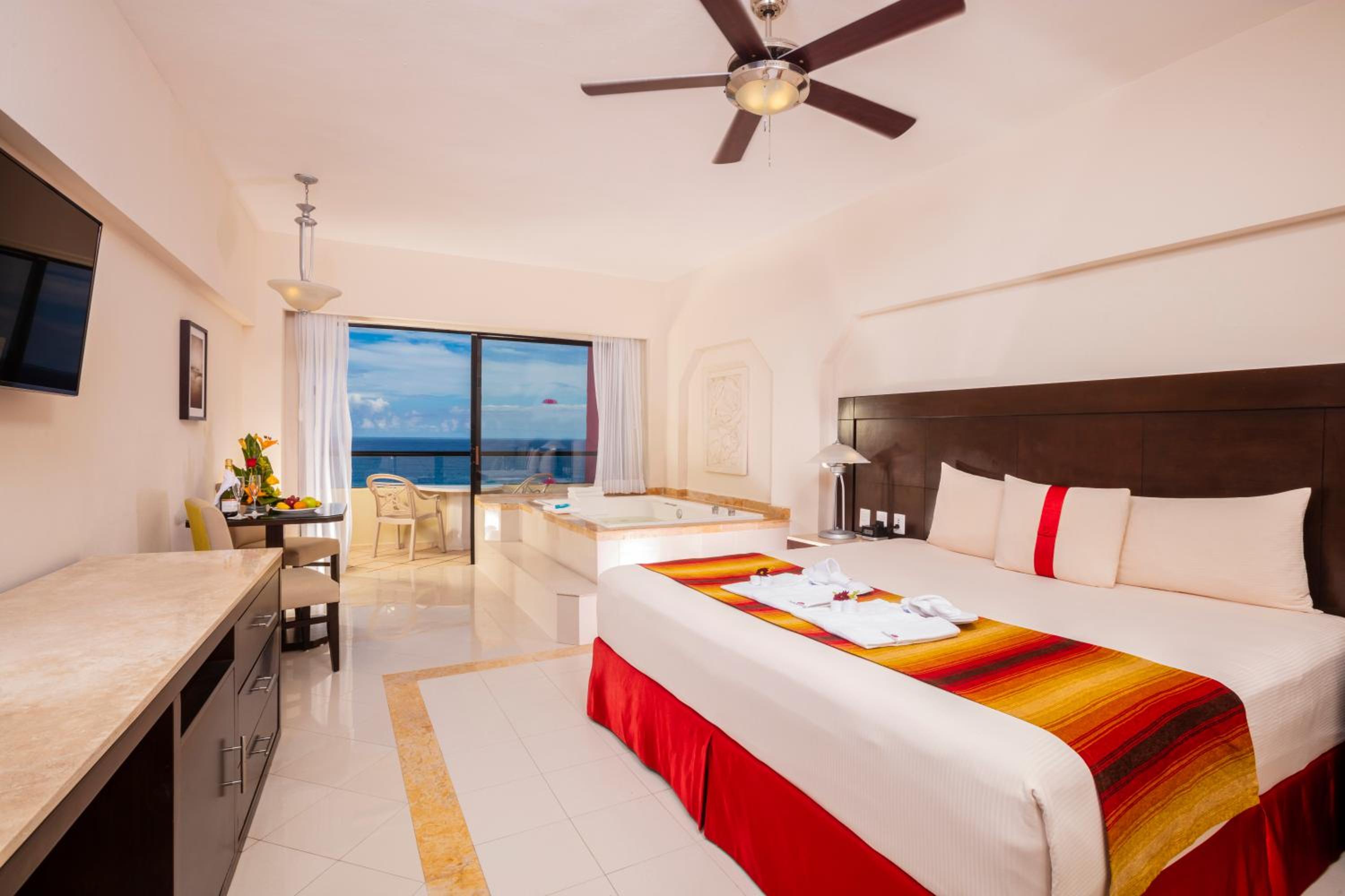 Standard Room, 1 King Bed, Ocean View