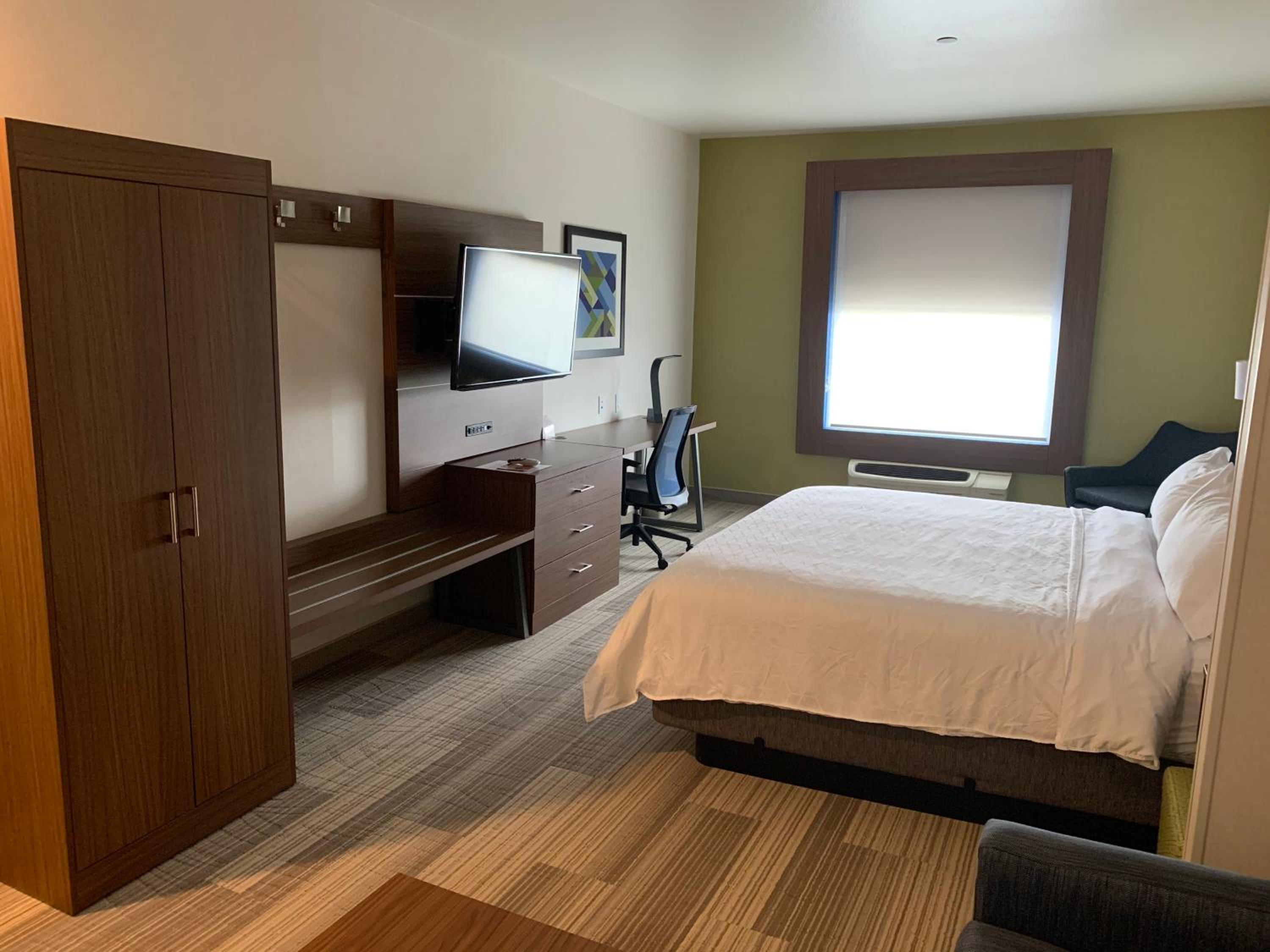 King Suite with Sofa Bed - Photo 4