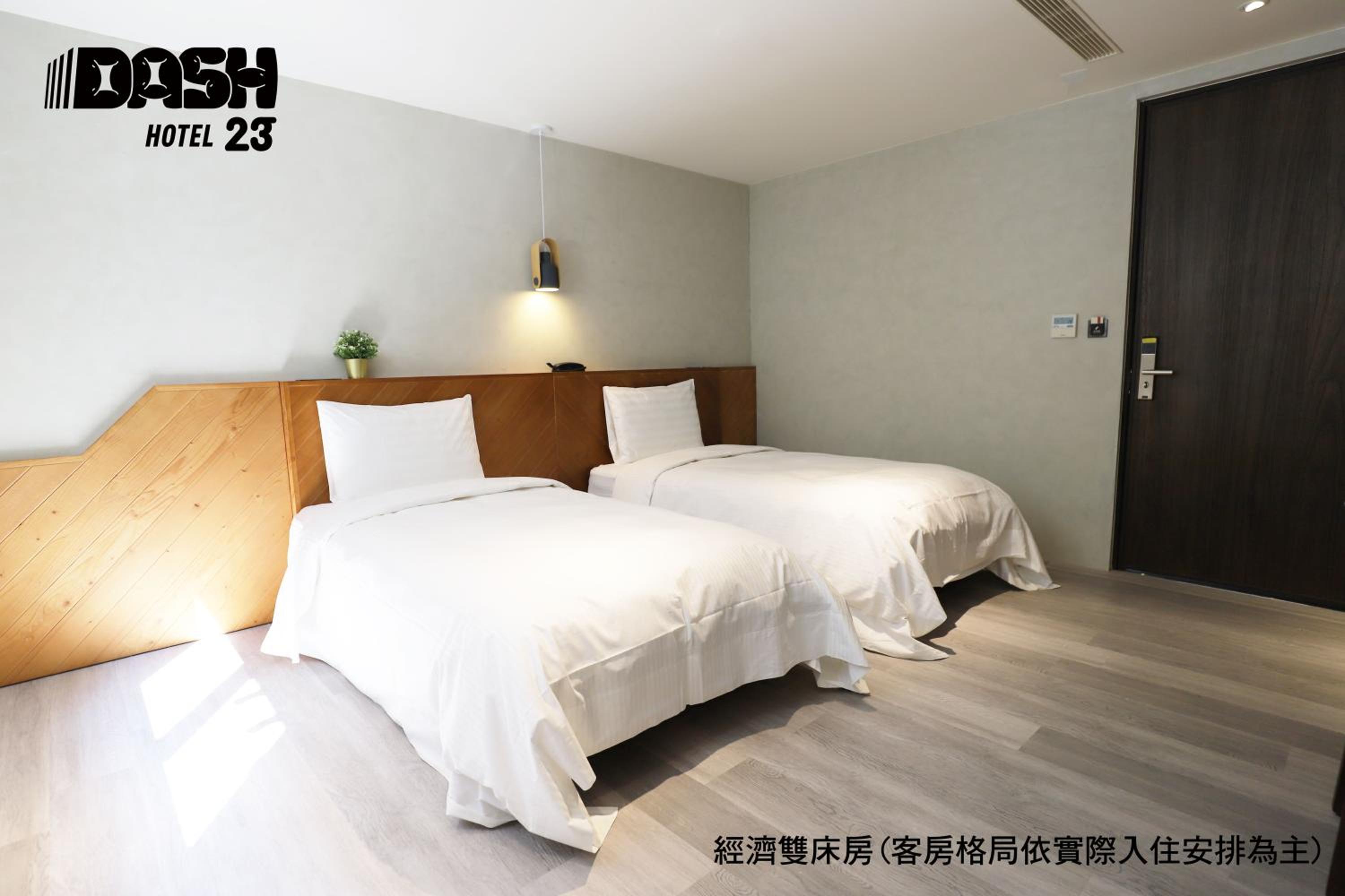 Standard Twin Room - Photo 9