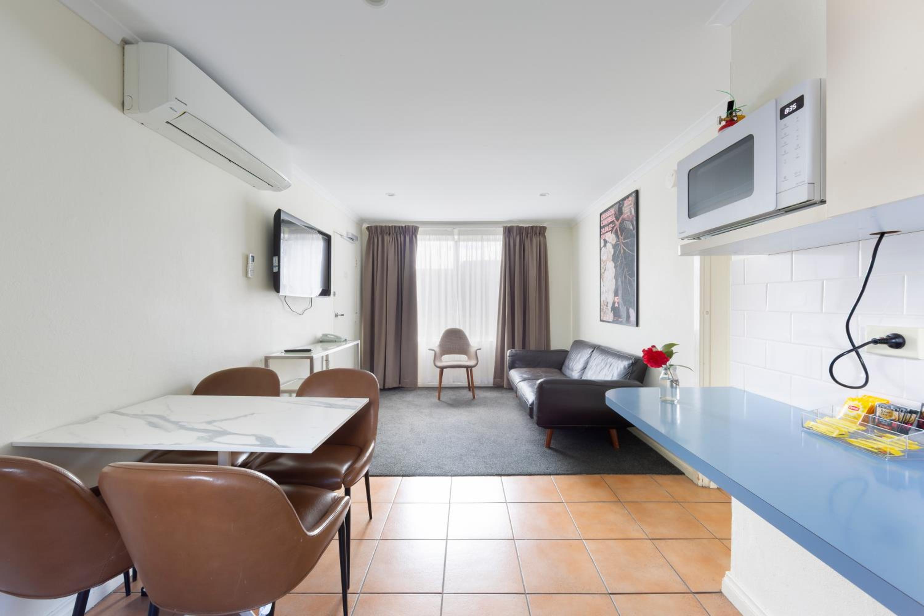 Standard Two-Bedroom Albany Apartment (compact)
