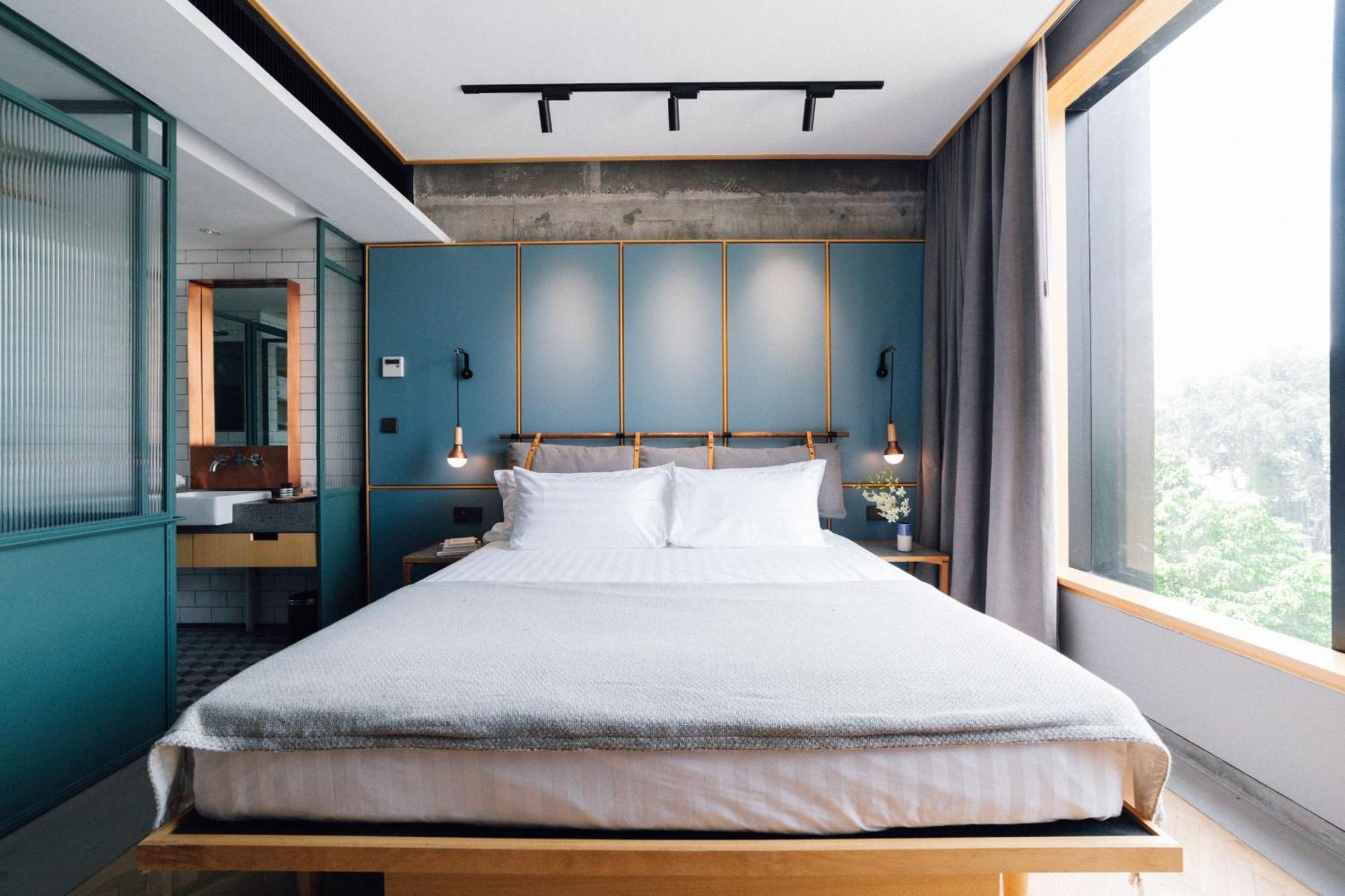 City Room photo 3