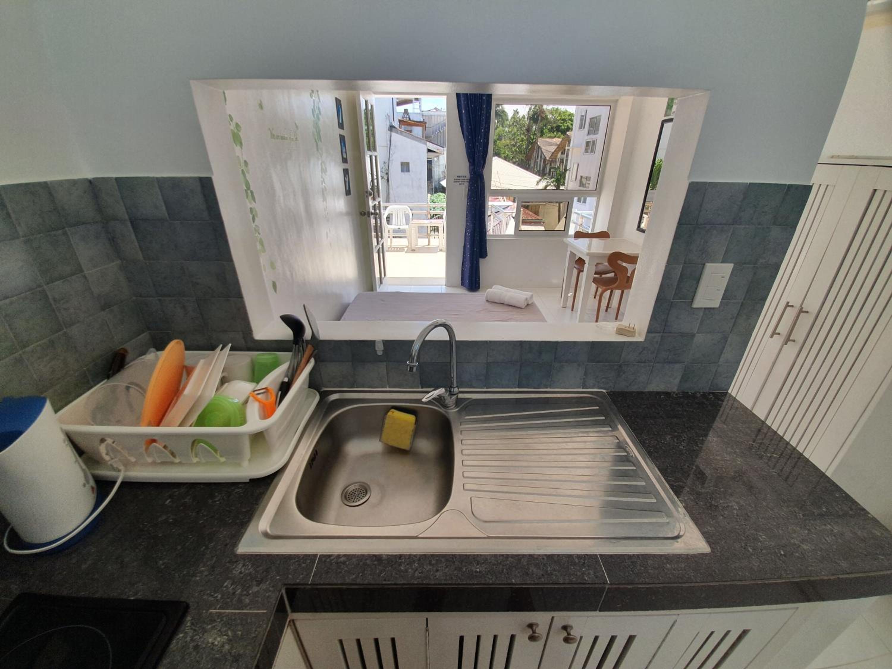 Standard Queen with Kitchen - Photo 2