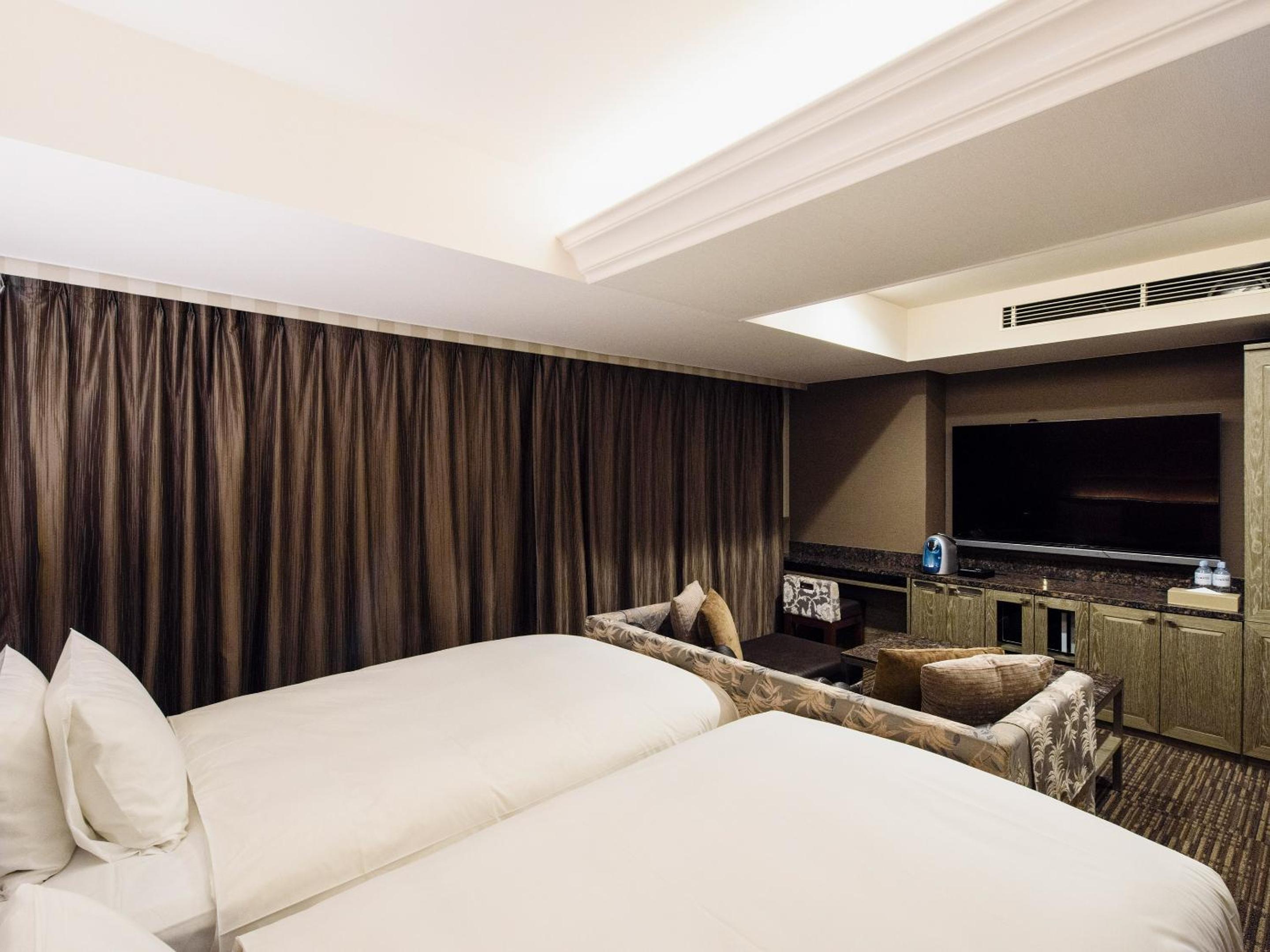 Deluxe Twin Room - Non-Smoking photo 2