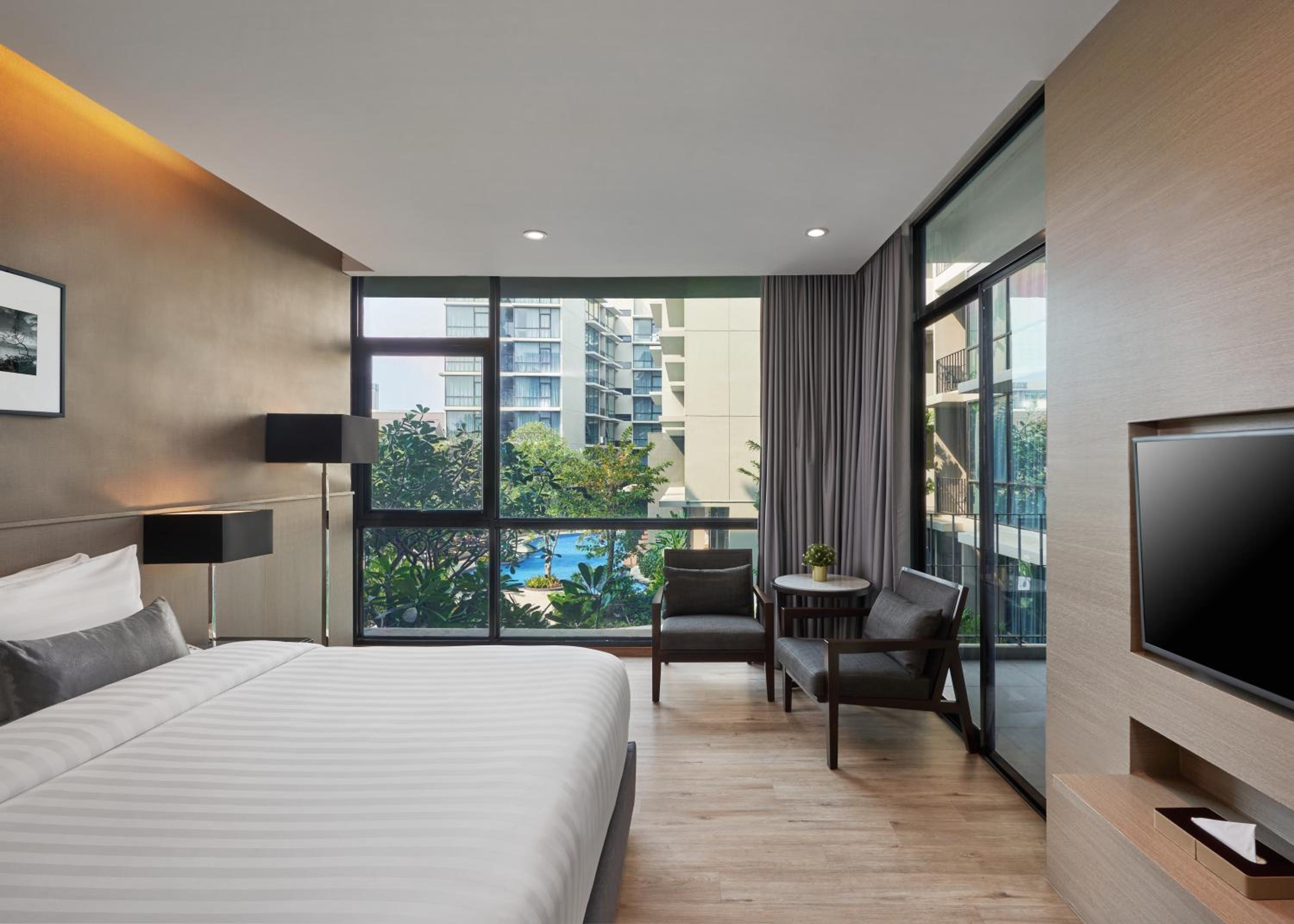 Deluxe Double Room with Pool View - Photo 7