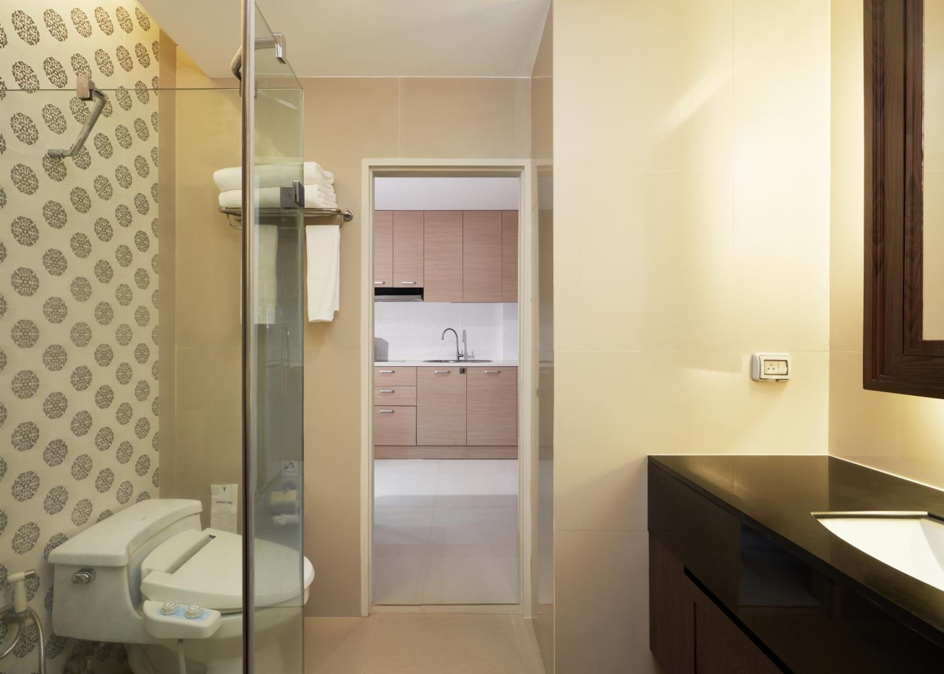 Grand Suite with Double Bed - Photo 13