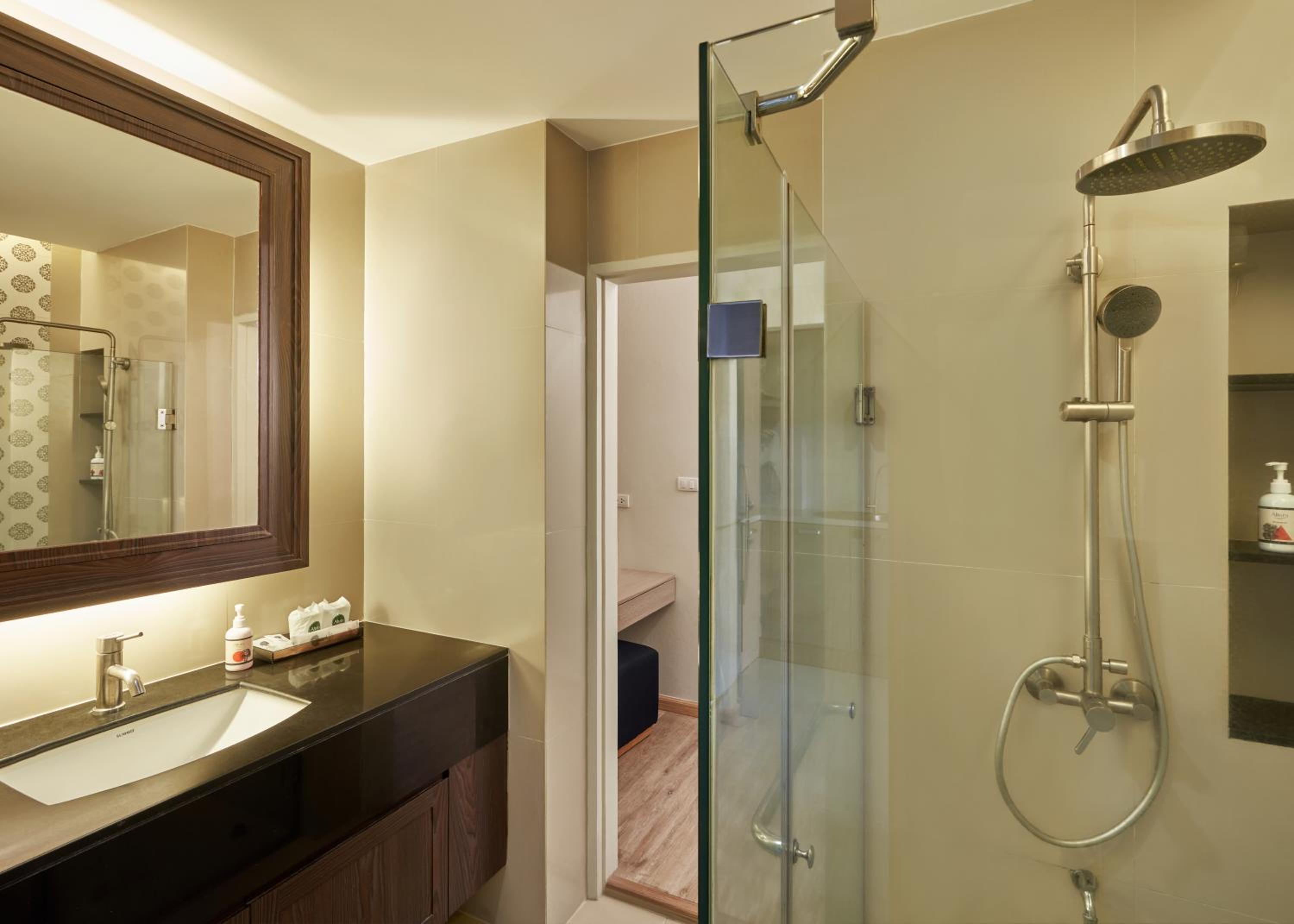 Grand Suite with Double Bed - Photo 14