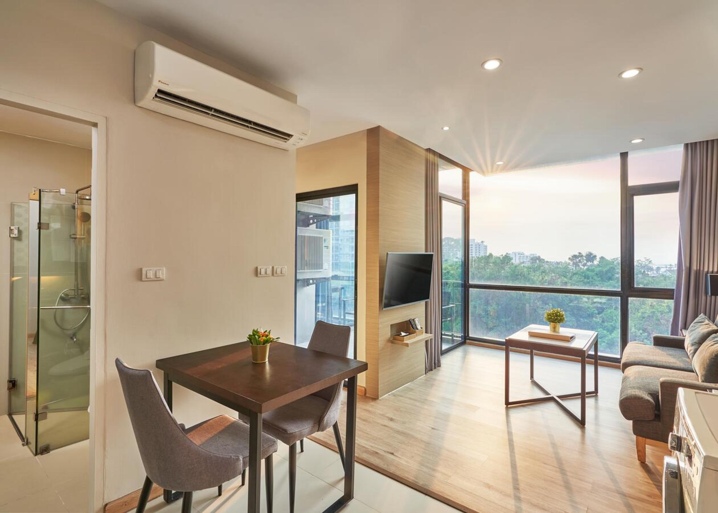 Grand Suite with Double Bed - Photo 12