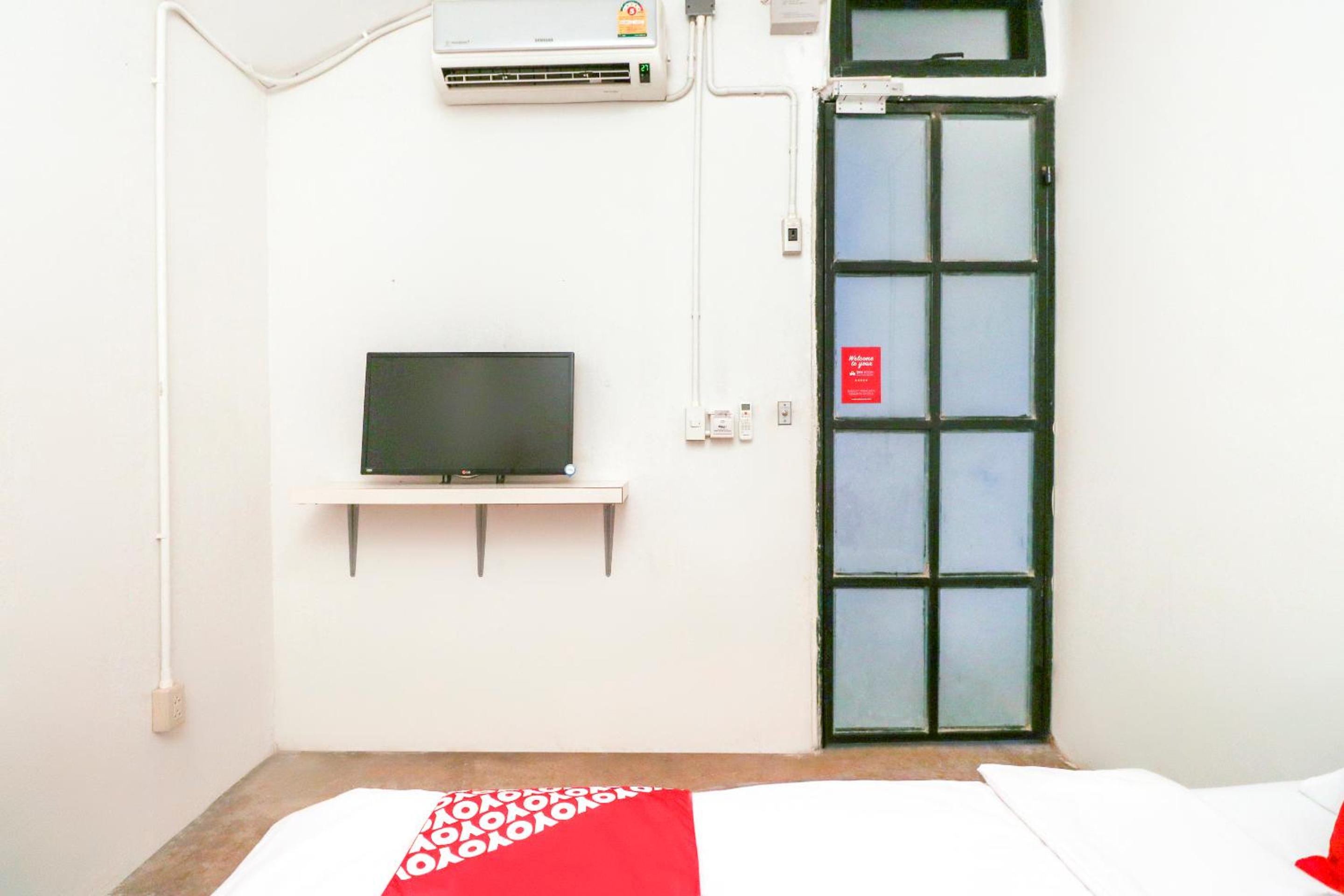 Double Room with Shared Bathroom photo 2