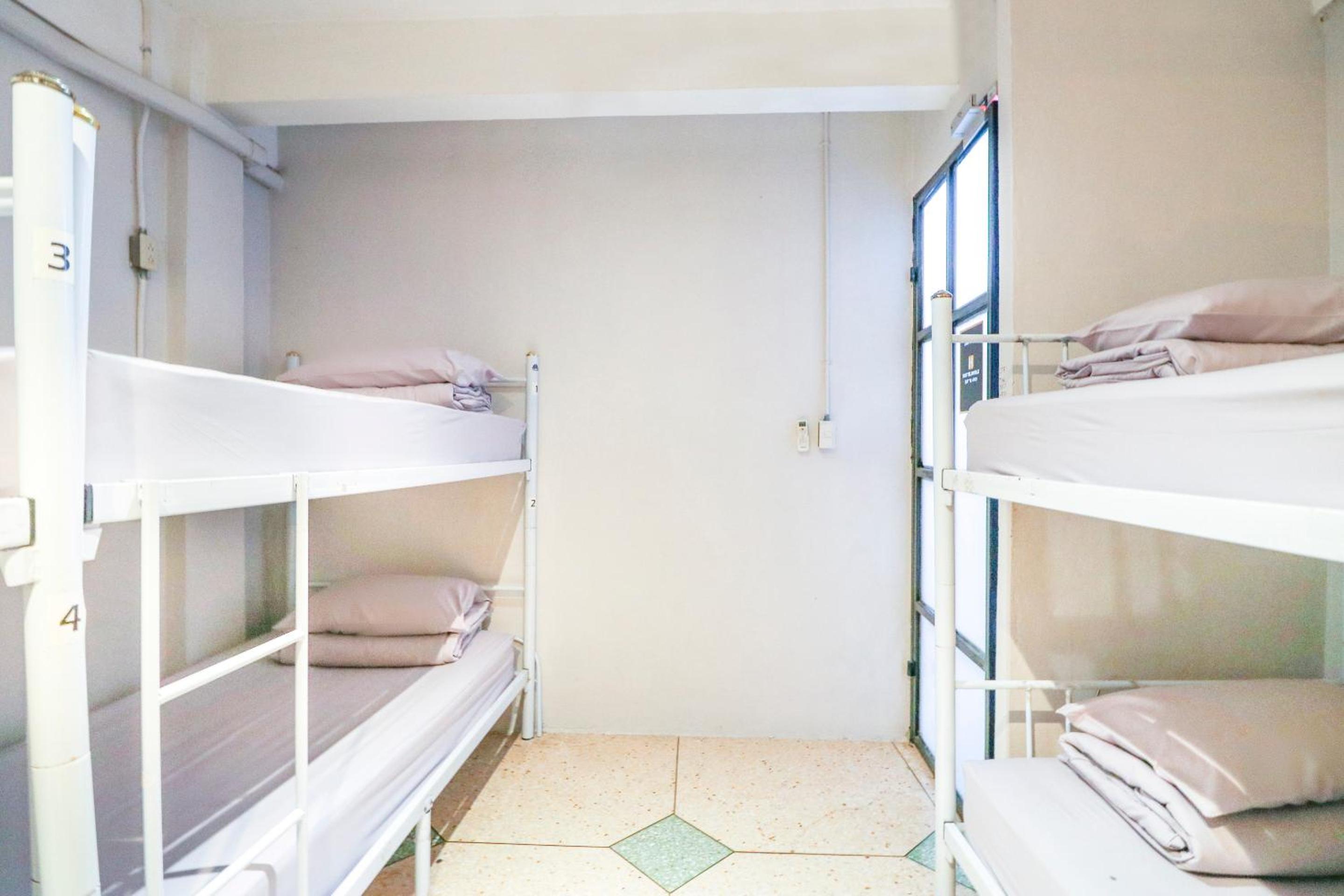 Bed in 8-Bed Mixed Dormitory Room photo 2
