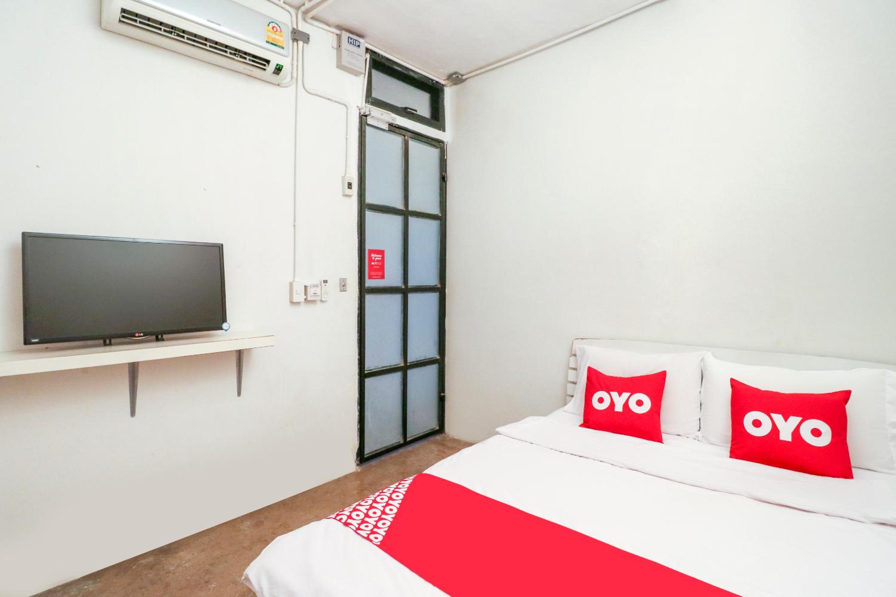 Double Room with Shared Bathroom photo 3