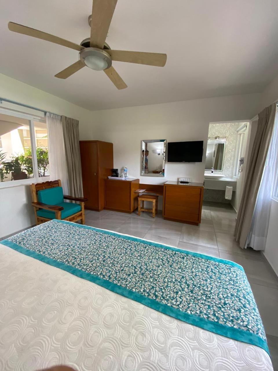 Deluxe Suite with Spa Bath