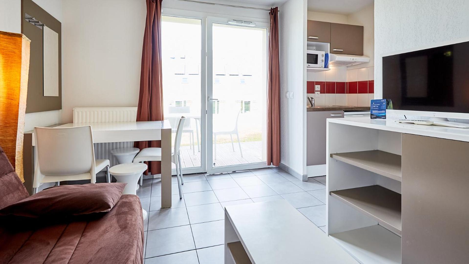 One-Bedroom Apartment (4 Adults) - Photo 14