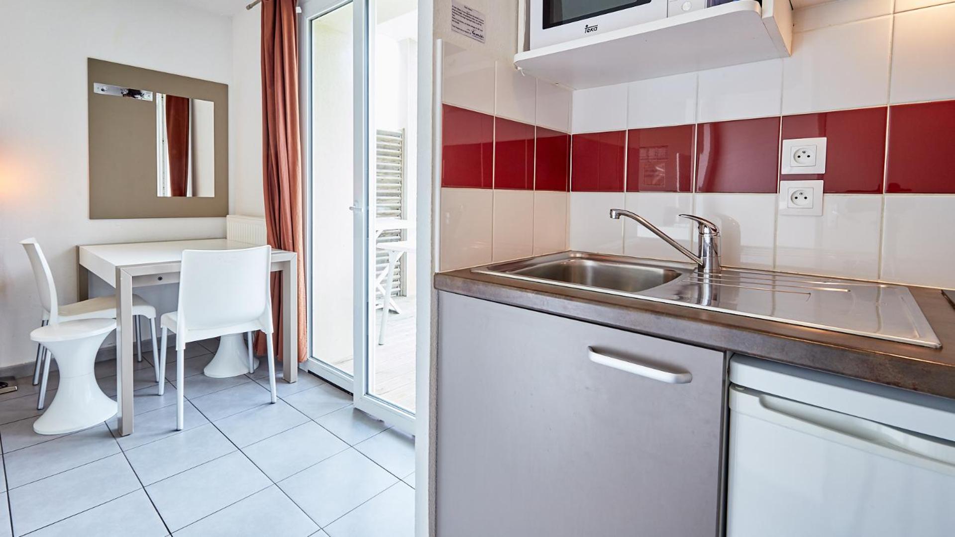 One-Bedroom Apartment (4 Adults) - Photo 13