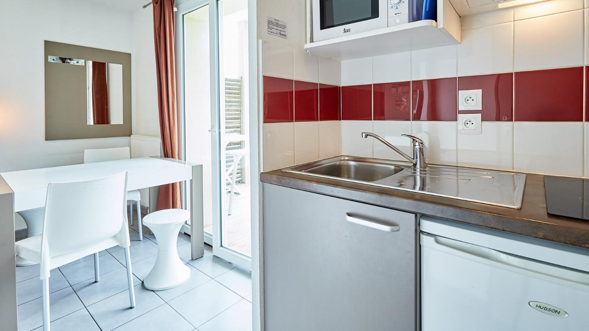 One-Bedroom Apartment (4 Adults) - Photo 9