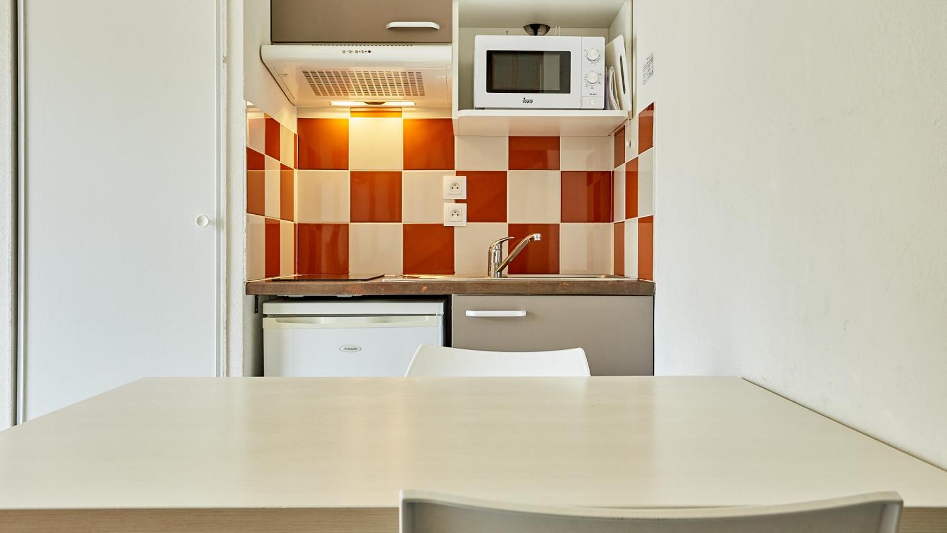 One-Bedroom House - Photo 8