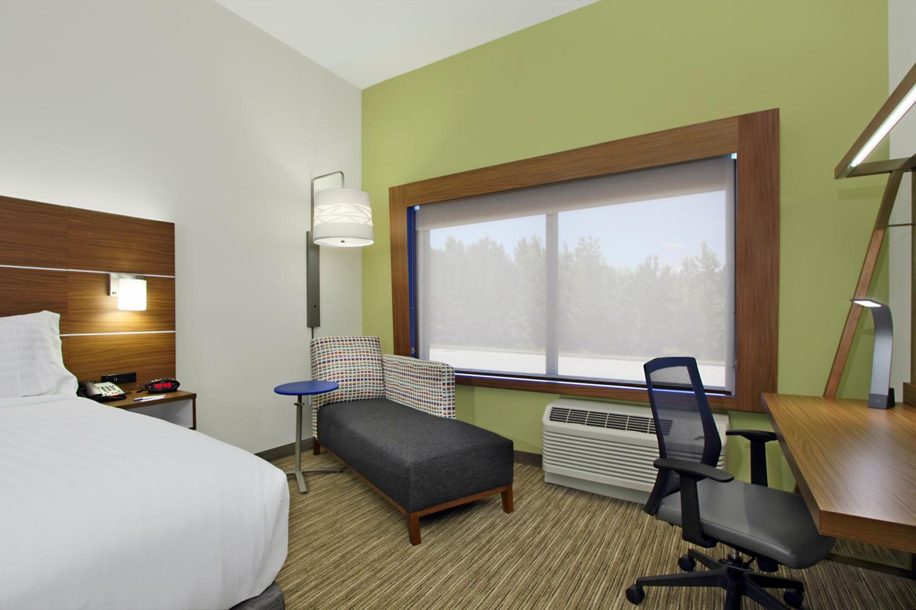 Standard King Room photo 3