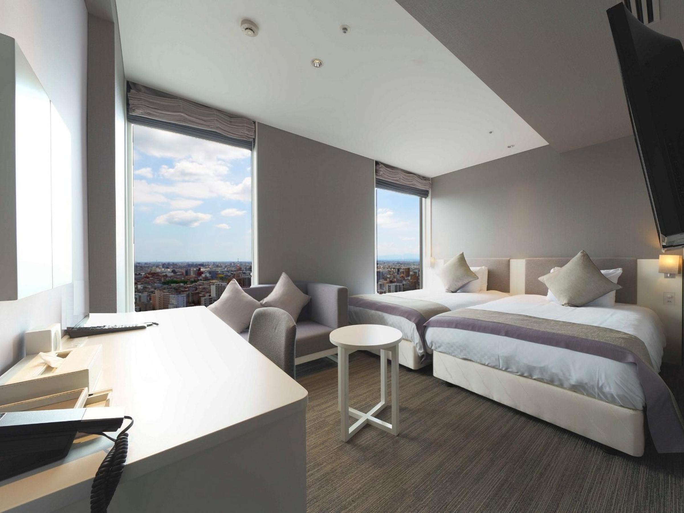 Superior Twin Room (with Extra Bed from 3 Adults) High Floor- Non-Smoking photo 1