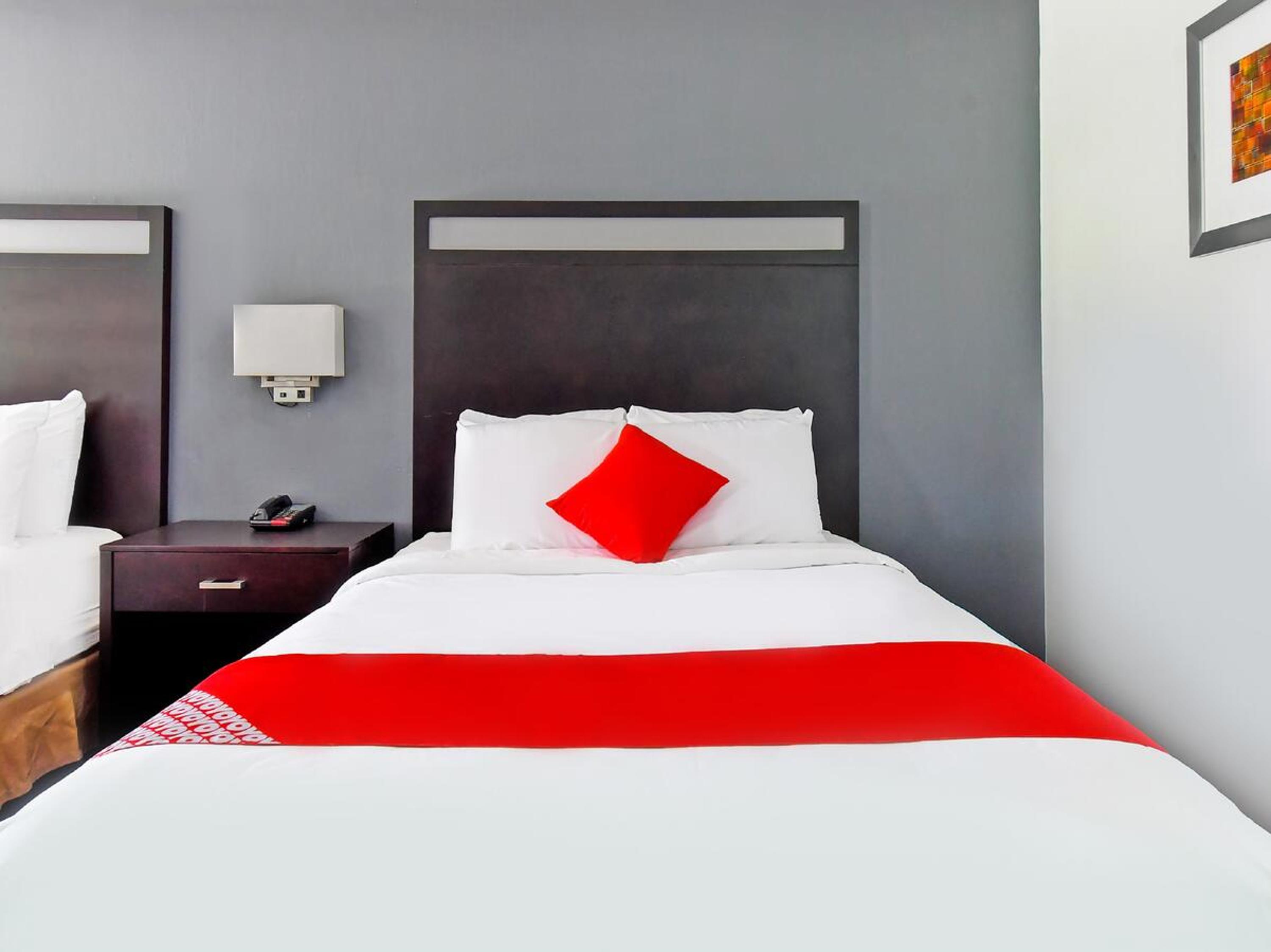 Queen Room with Two Queen Beds photo 1