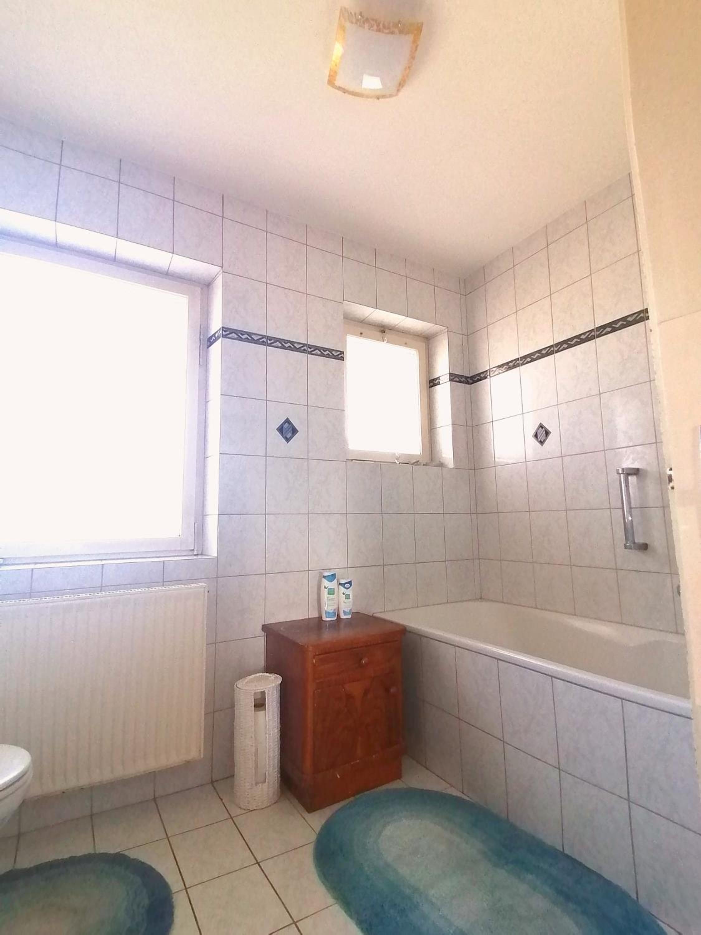 Standard Twin Room with Shared Bathroom photo 2