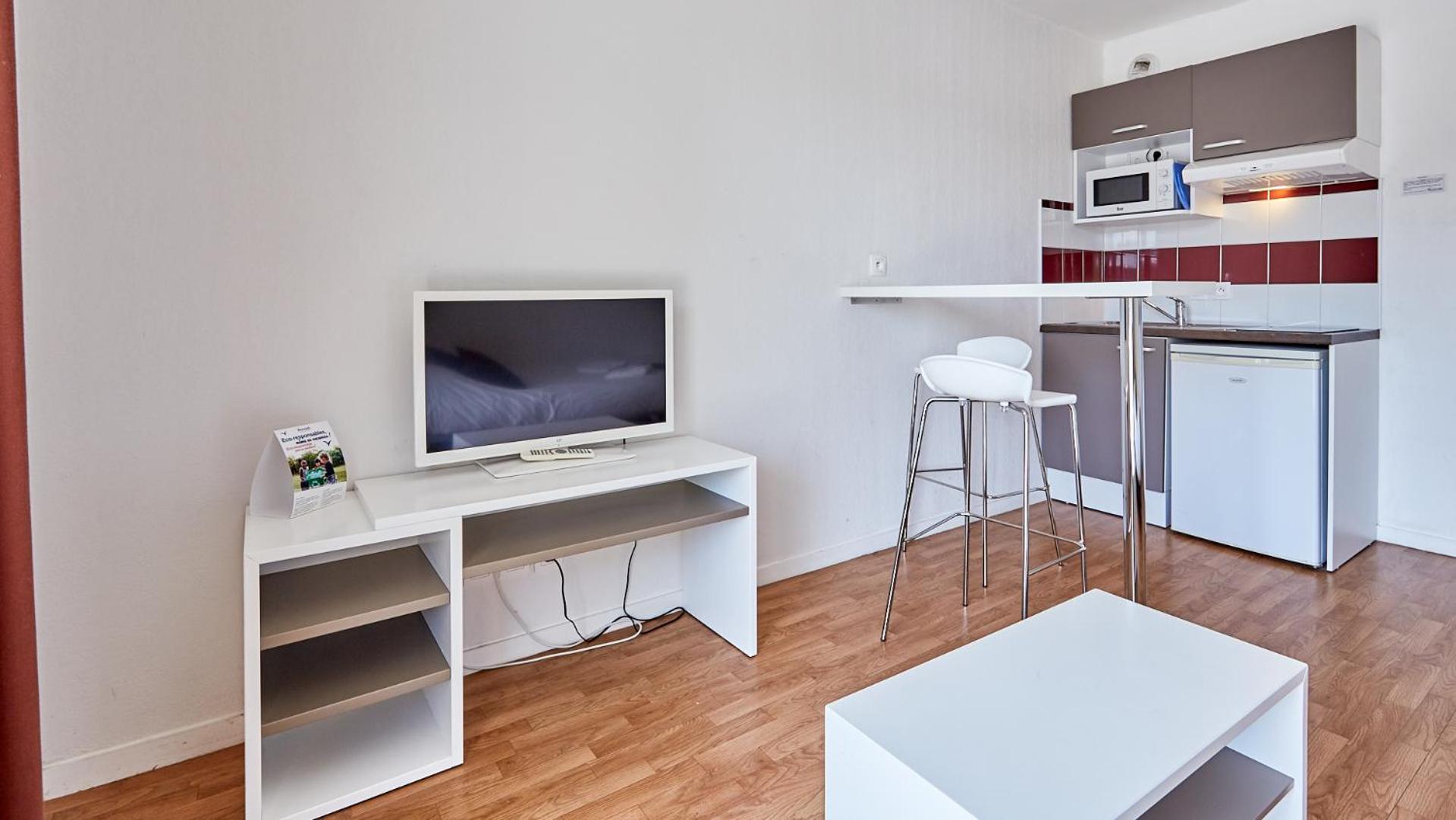 Studio (2 Adults) - Photo 1