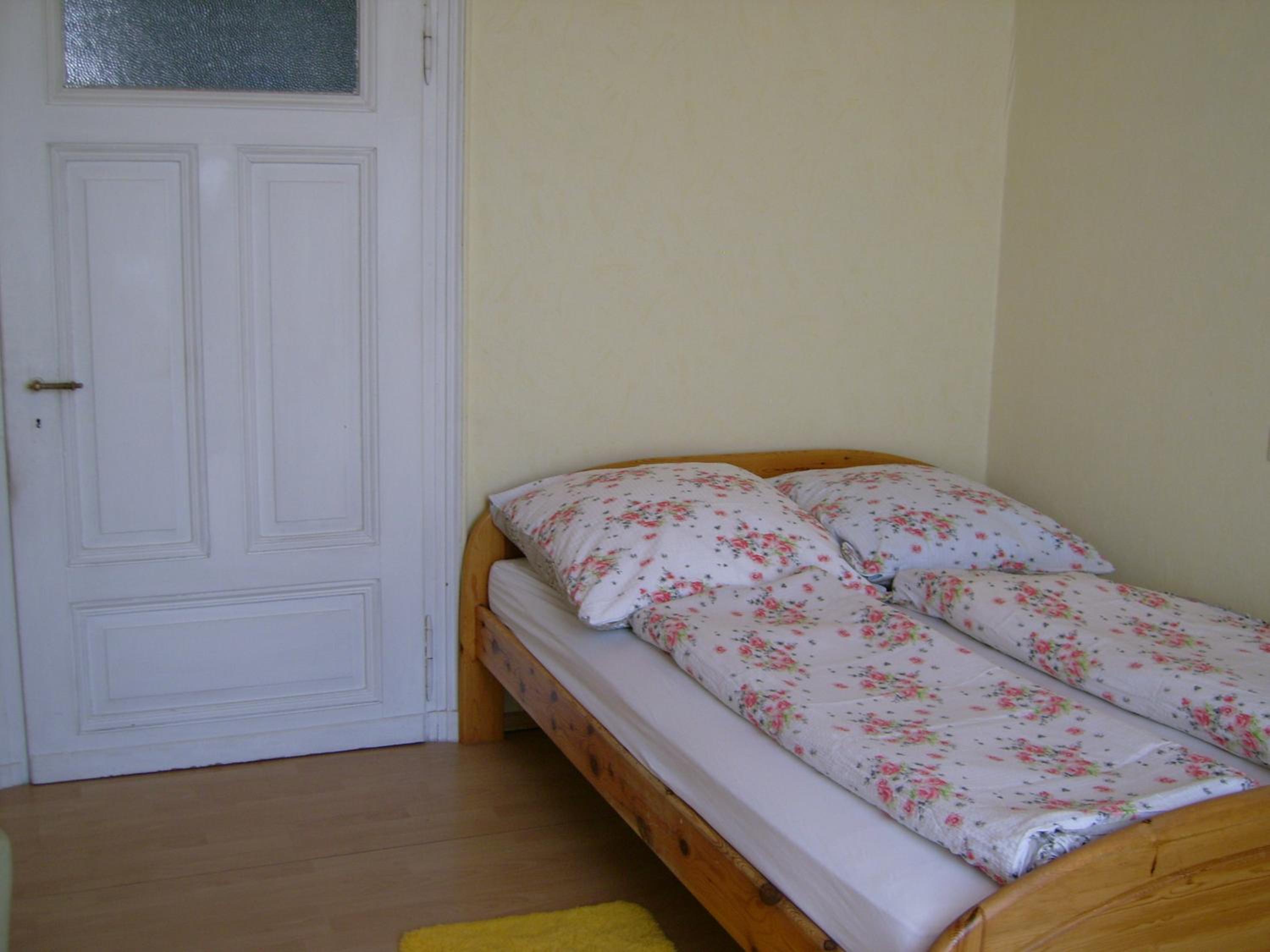 Economy Quadruple Room With Shared Bathroom photo 2