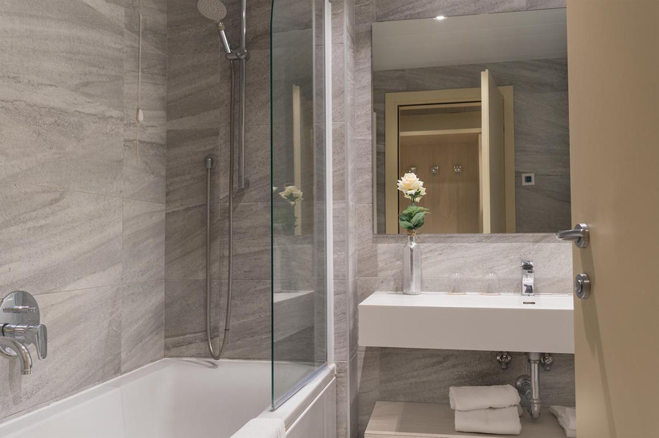 Two Connecting Double Rooms - Photo 6