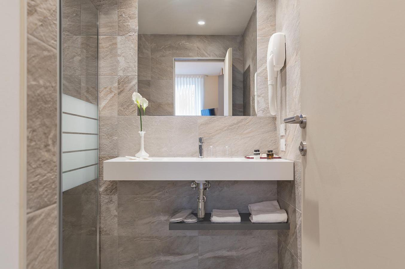 Double Room - Photo 21