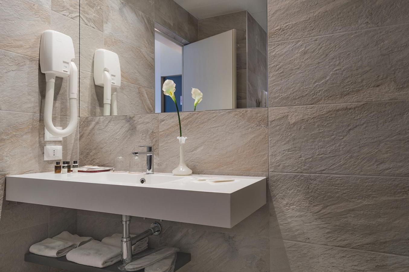 Double Room - Photo 20