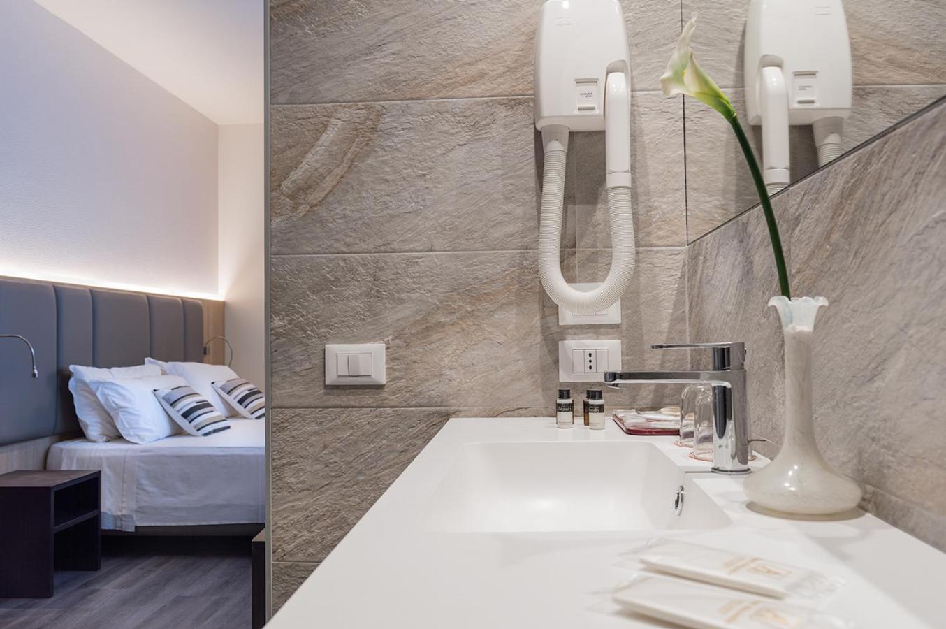 Double Room - Photo 19
