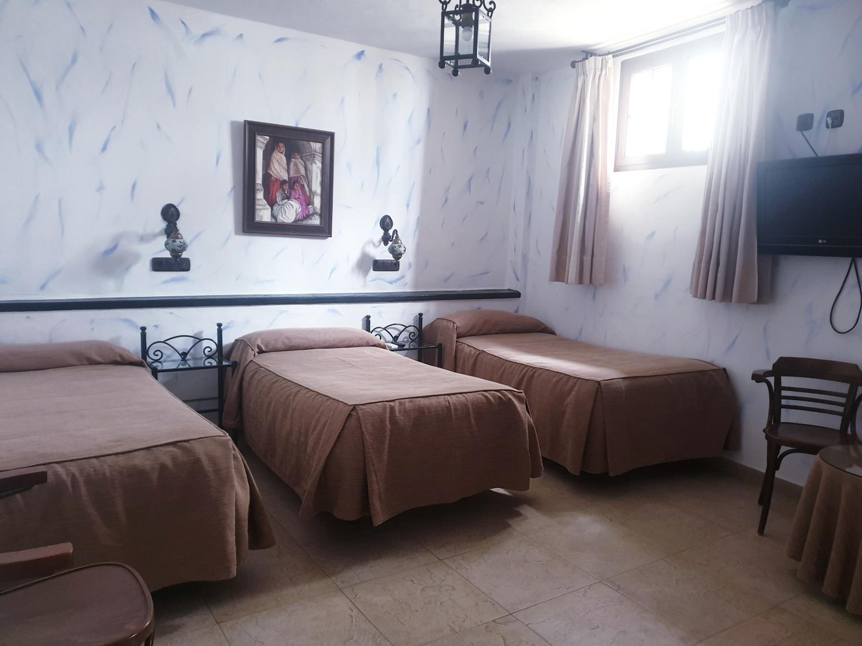 Standard Triple Room - Photo 1