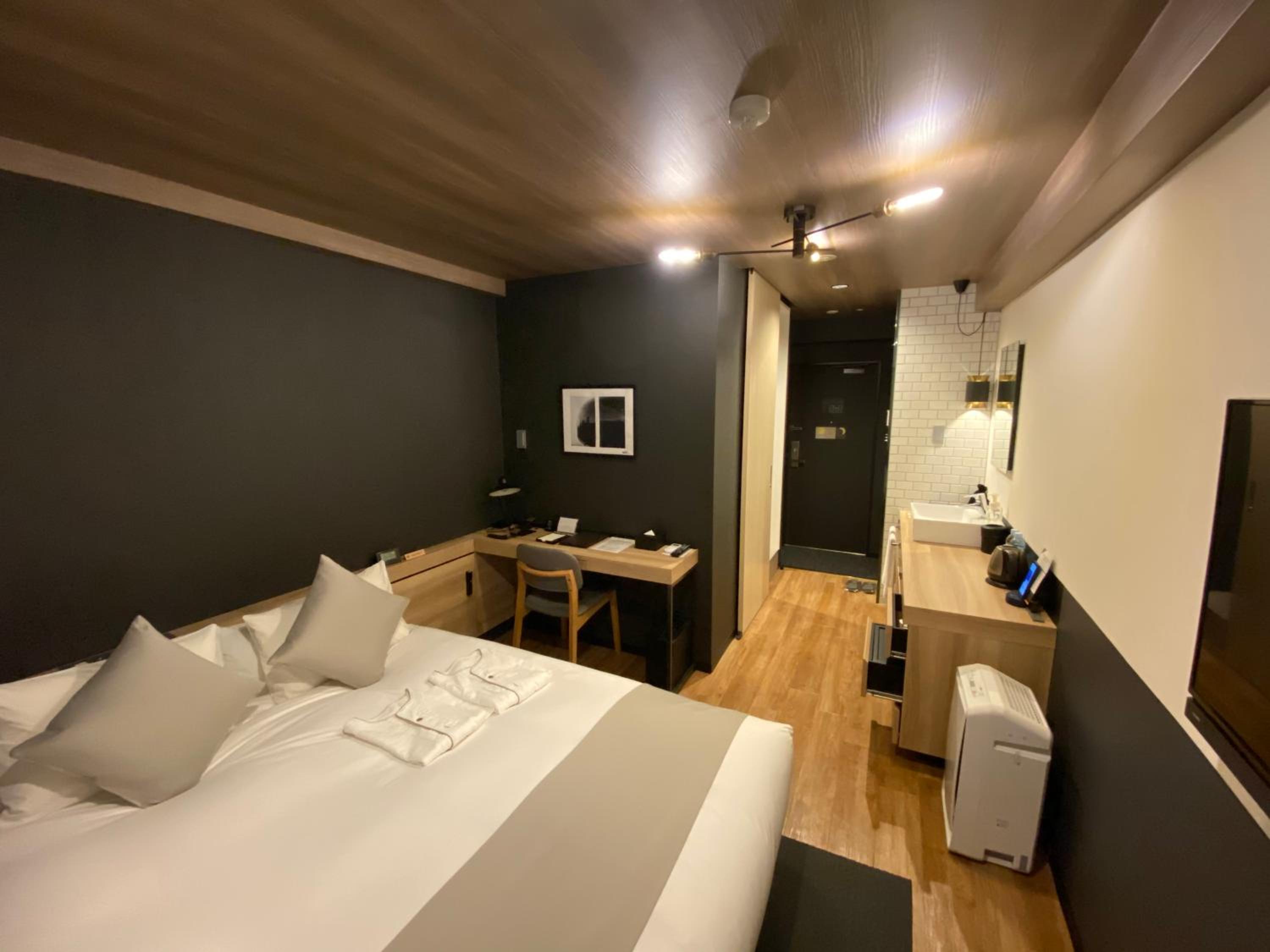 Double Room thumbnail 5