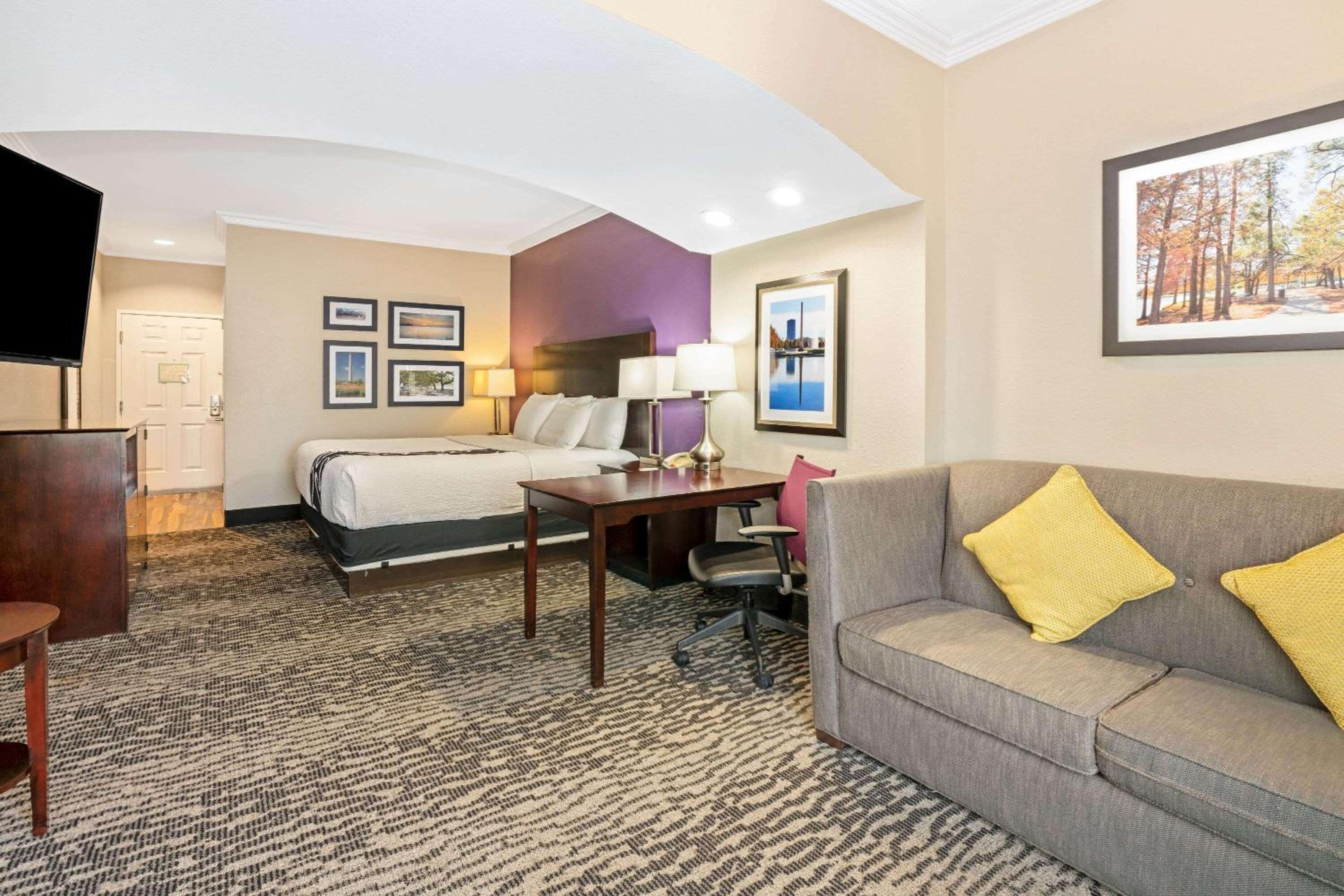 Executive King Room - Photo 7