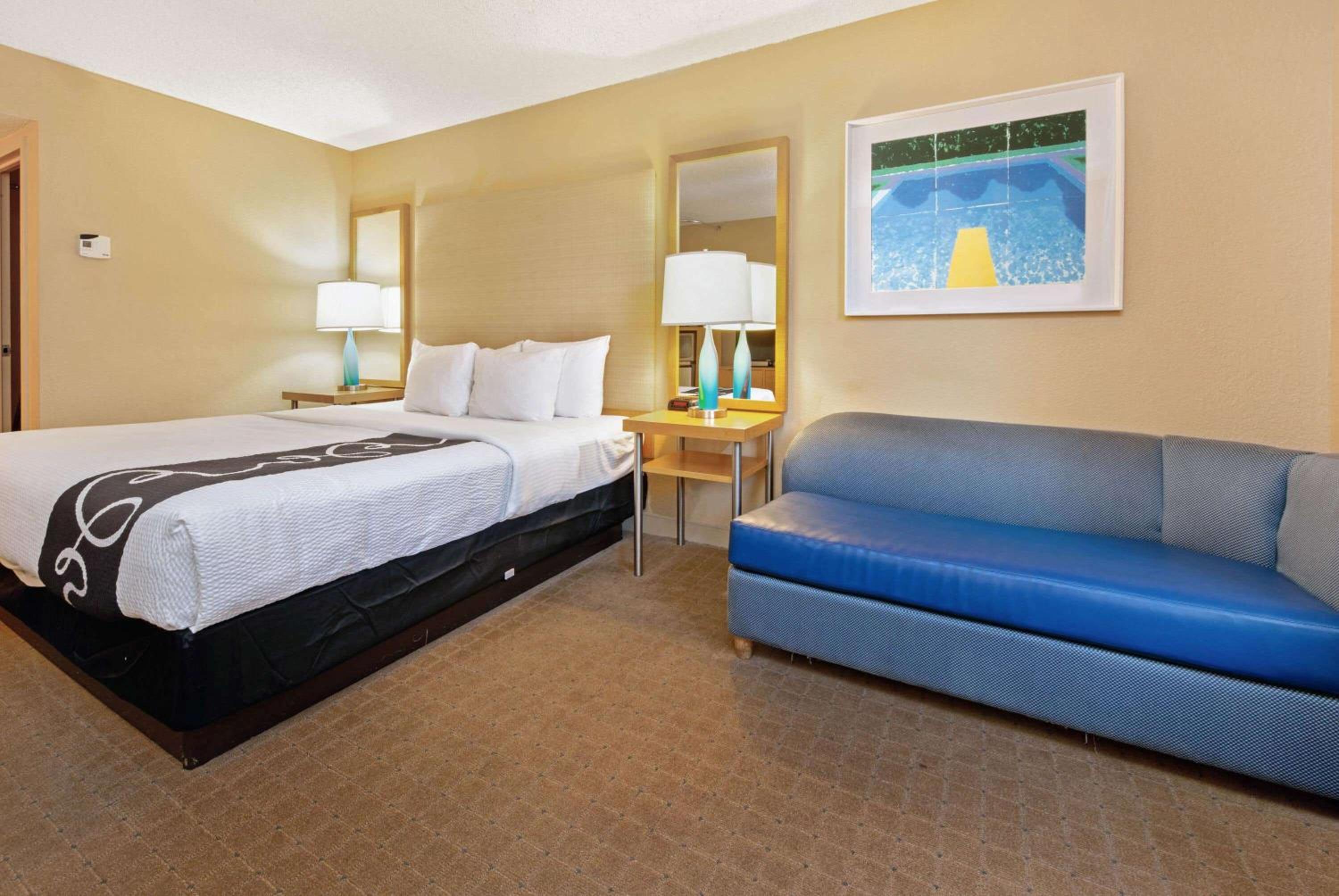 Queen Room - Disability Access - Photo 3