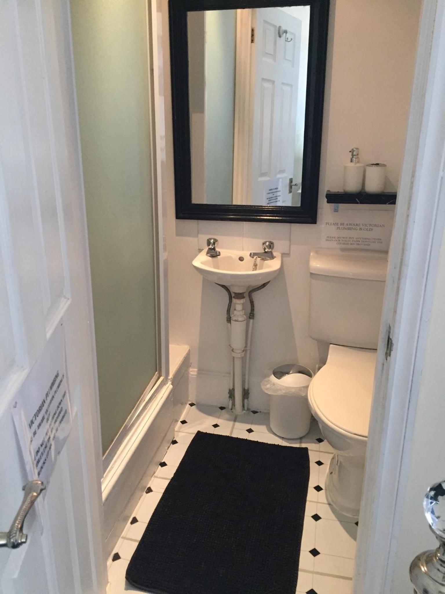 Deluxe Double Room with Shower - Photo 5