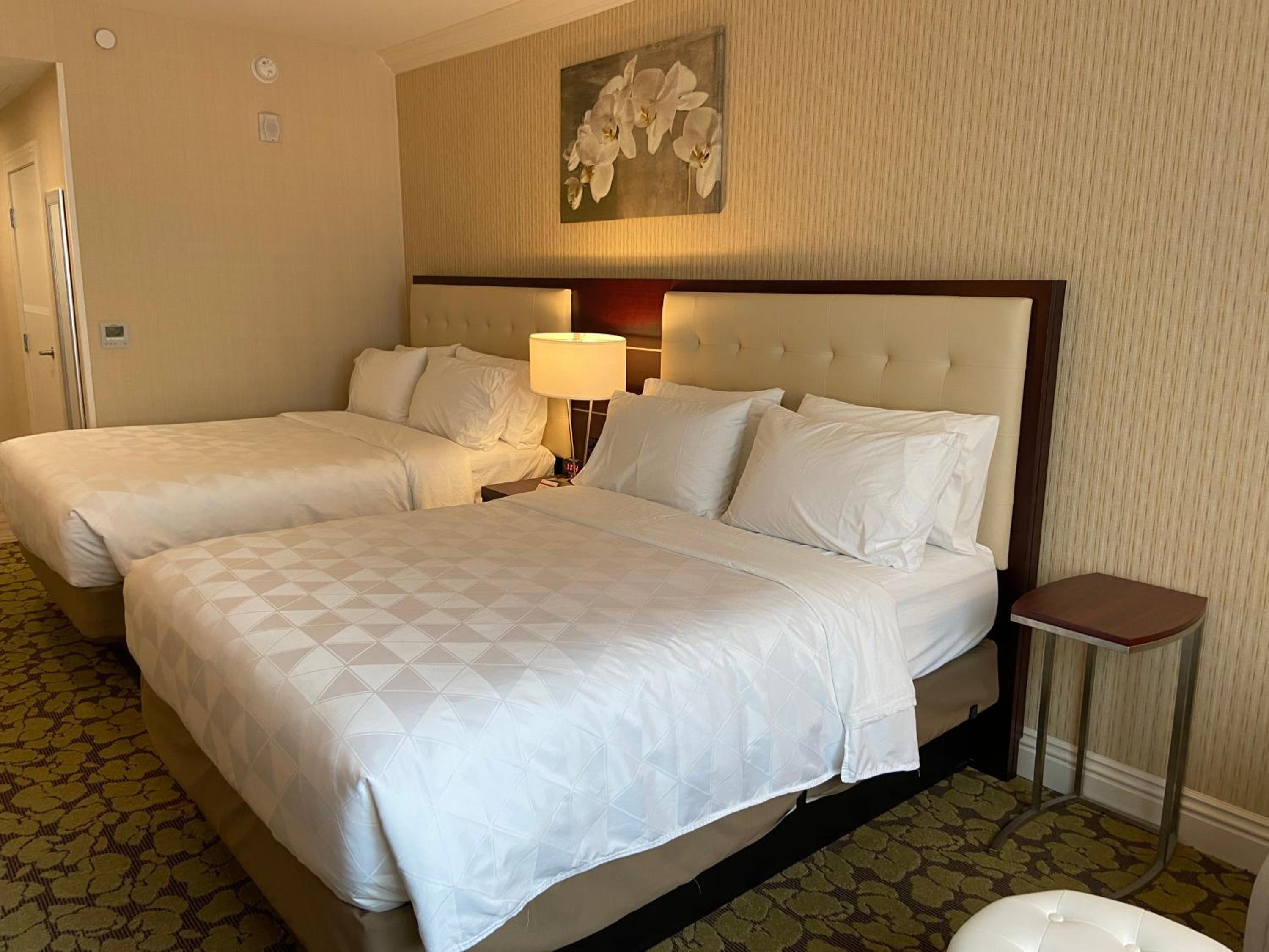 Standard Room with Two Queen Beds photo 1