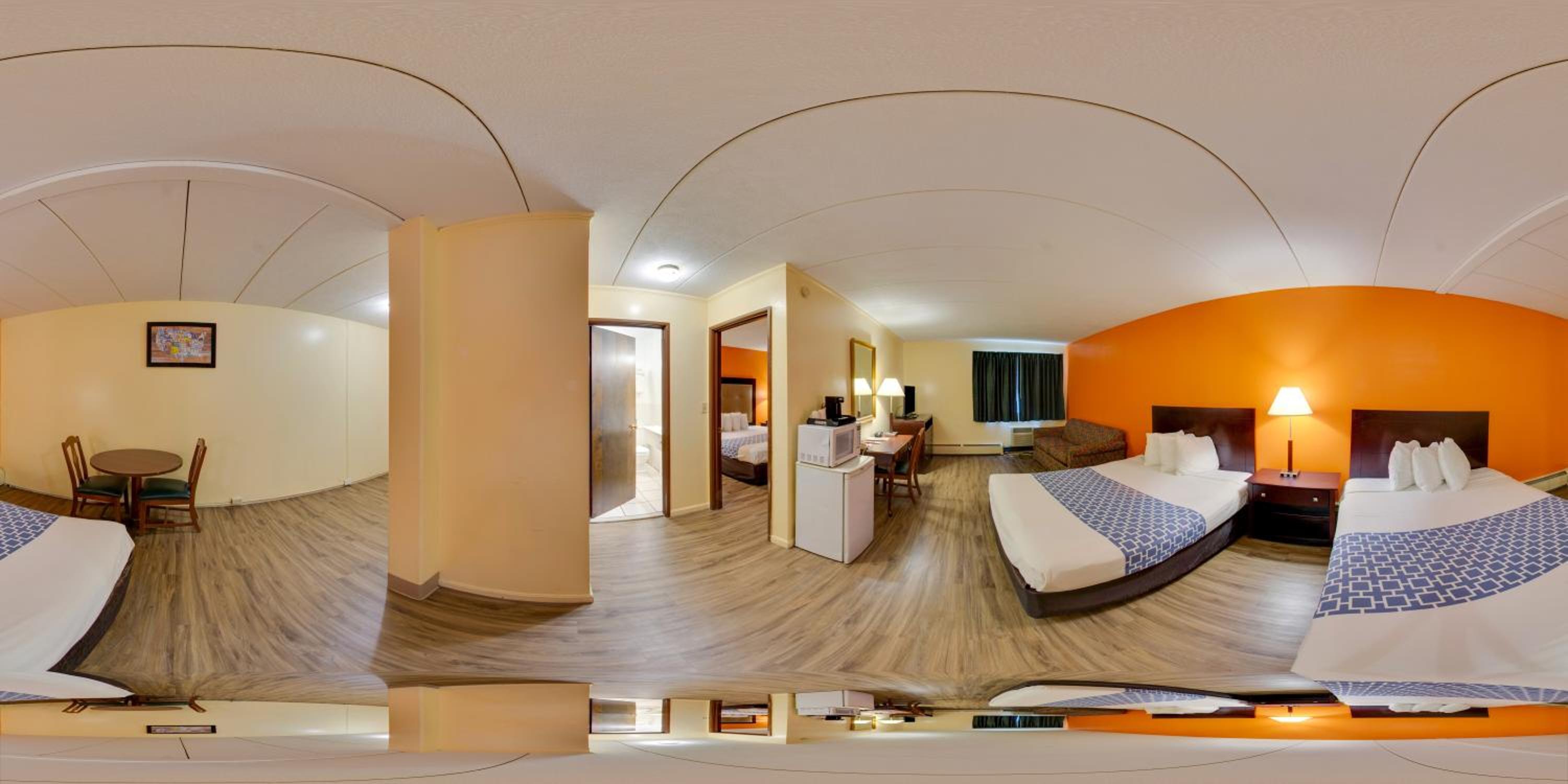 Suite with One King Bed and One Queen Bed - Photo 7