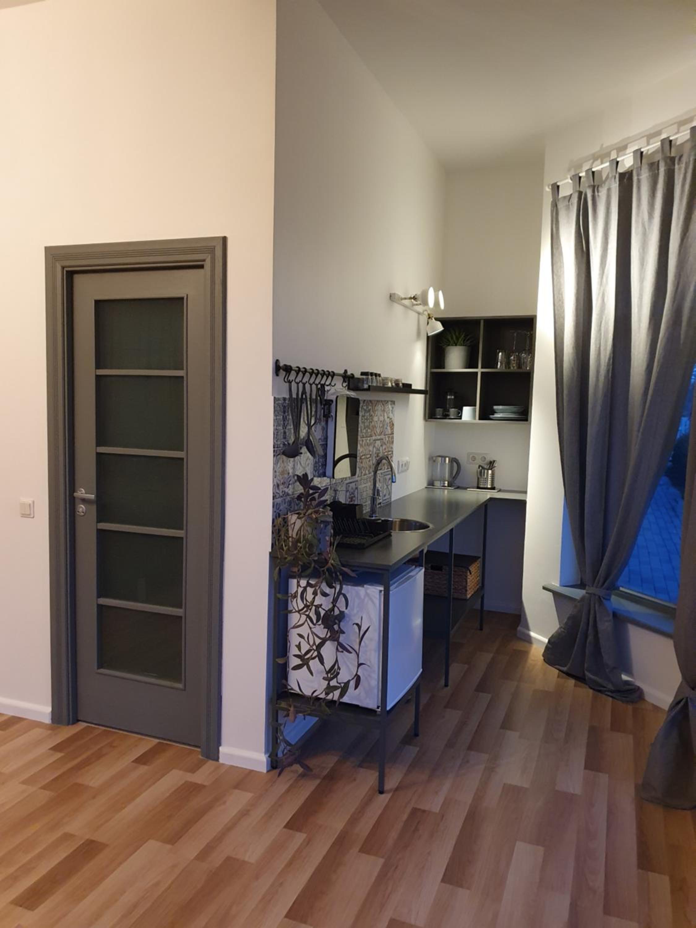 Premium Triple Room with King Bed and Extra Bed - Photo 12