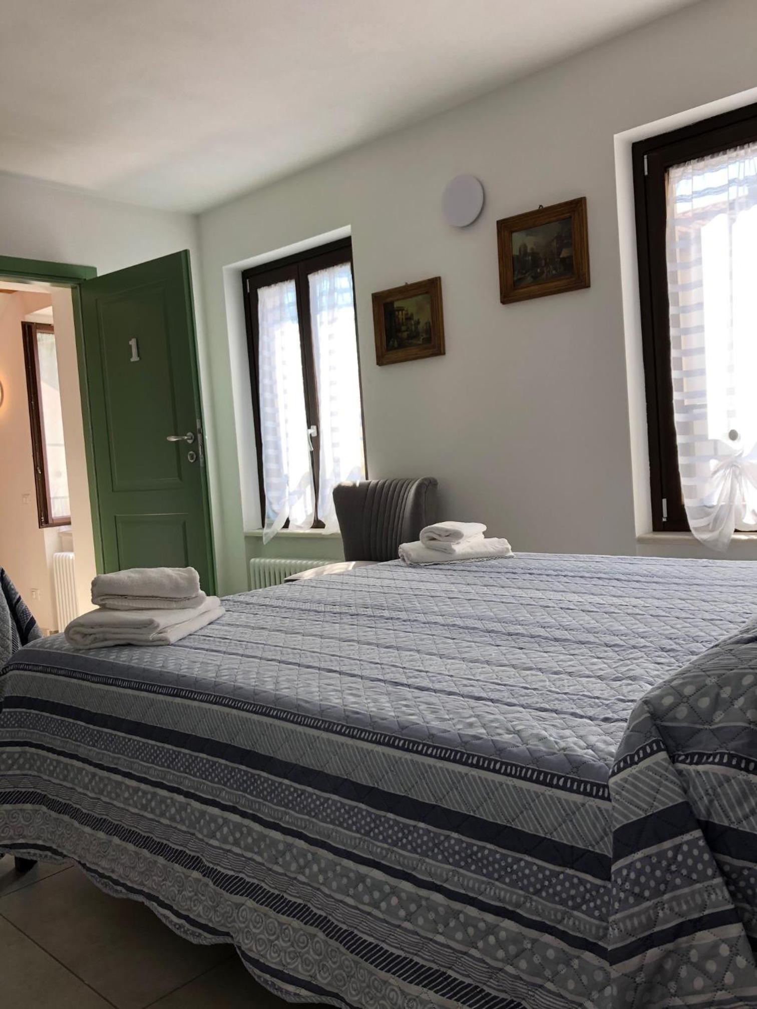 Triple Room With Private Bathroom photo 3