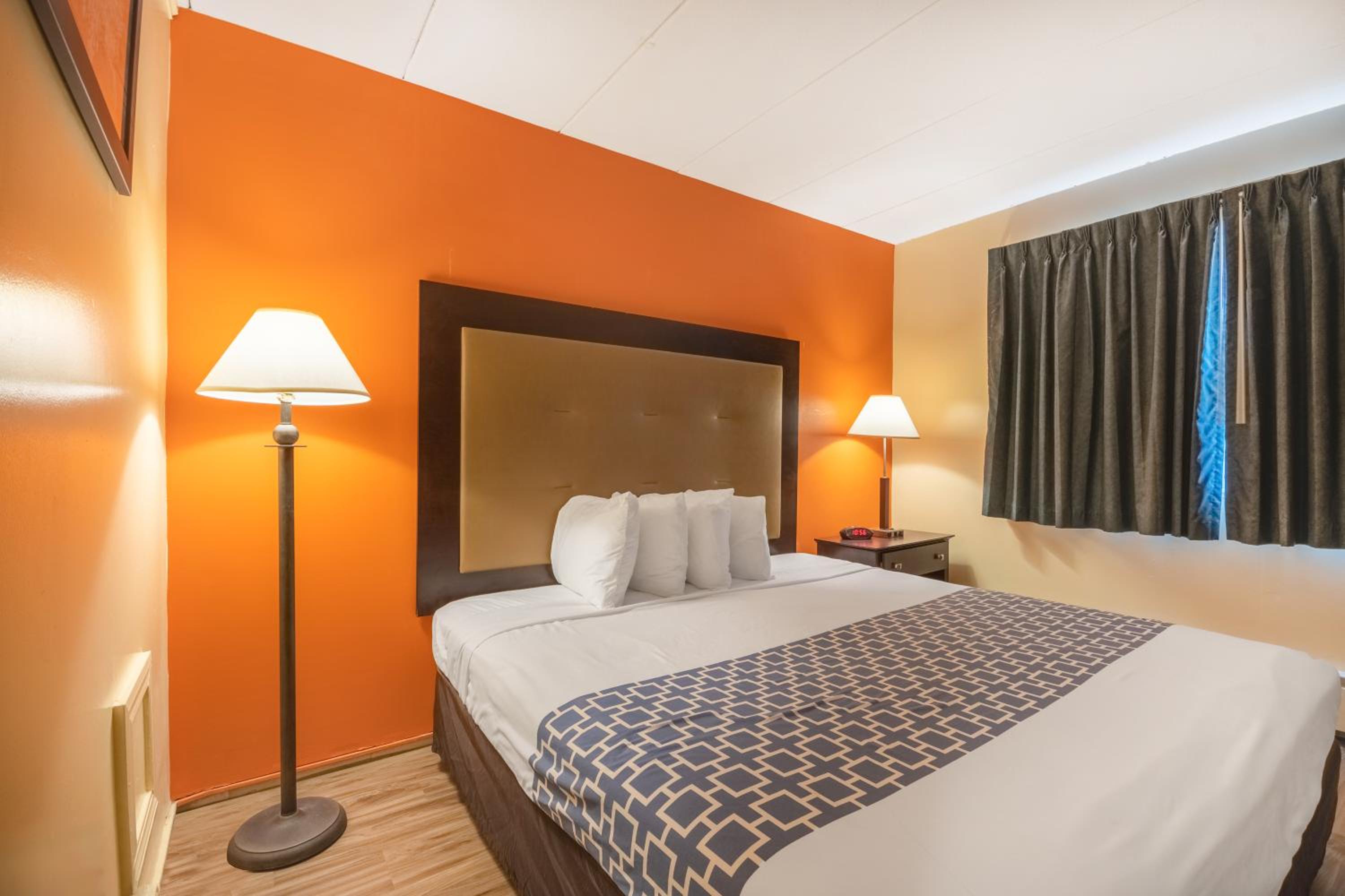 Suite with One King Bed and One Queen Bed - Photo 1