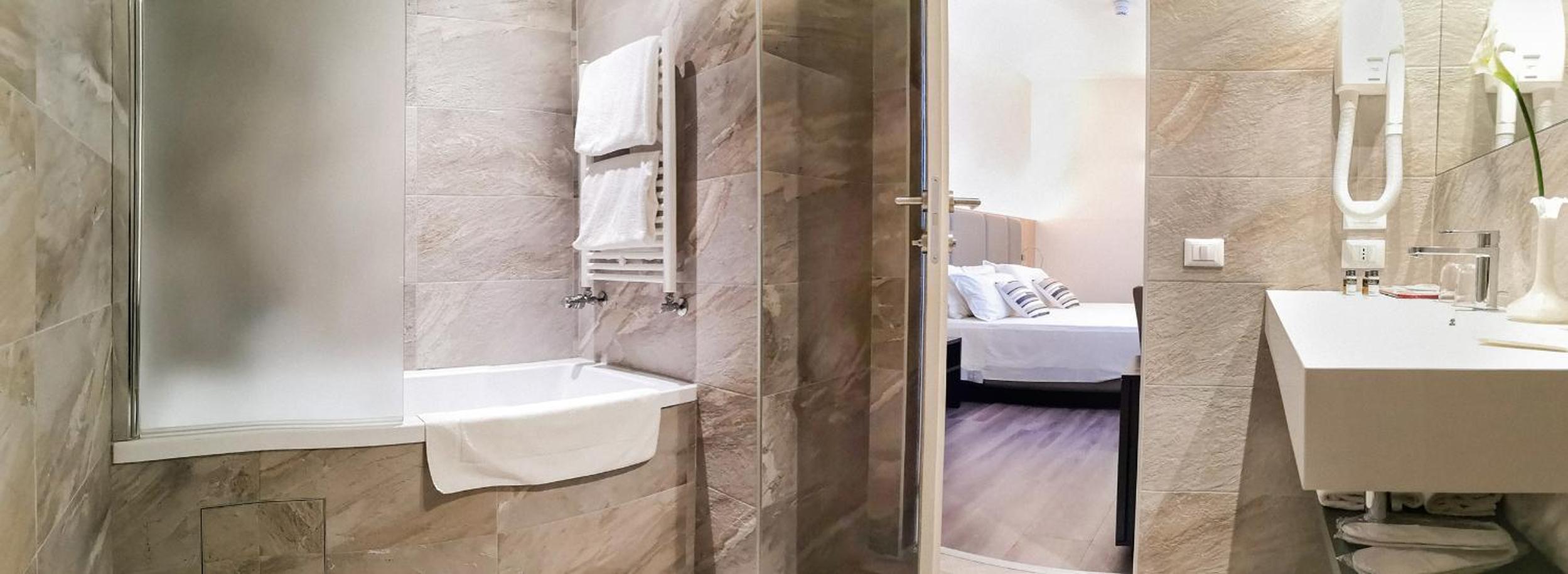 Double Room - Photo 18